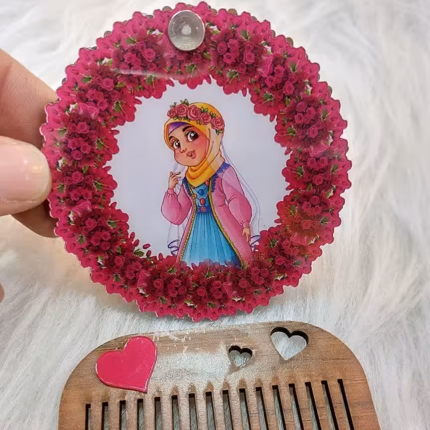 اینه چوبی وشانه چوبی بچگانه 