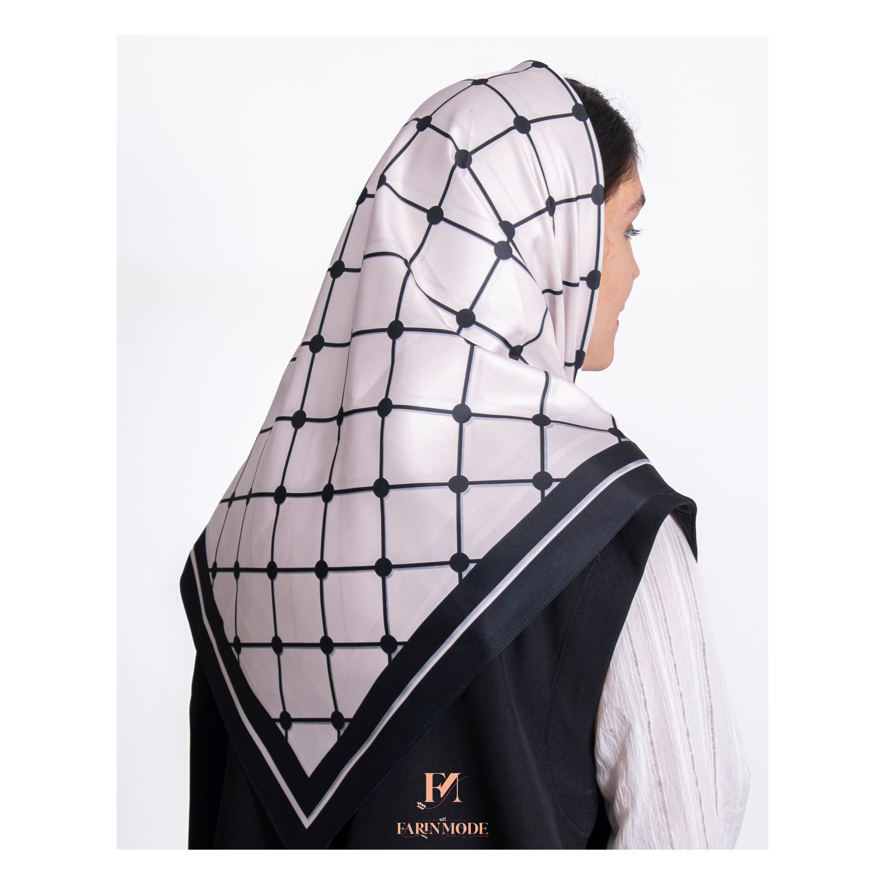 روسری ابریشم توییل سایز مدیوم ابعاد 100در100 سانتیمتر 9105