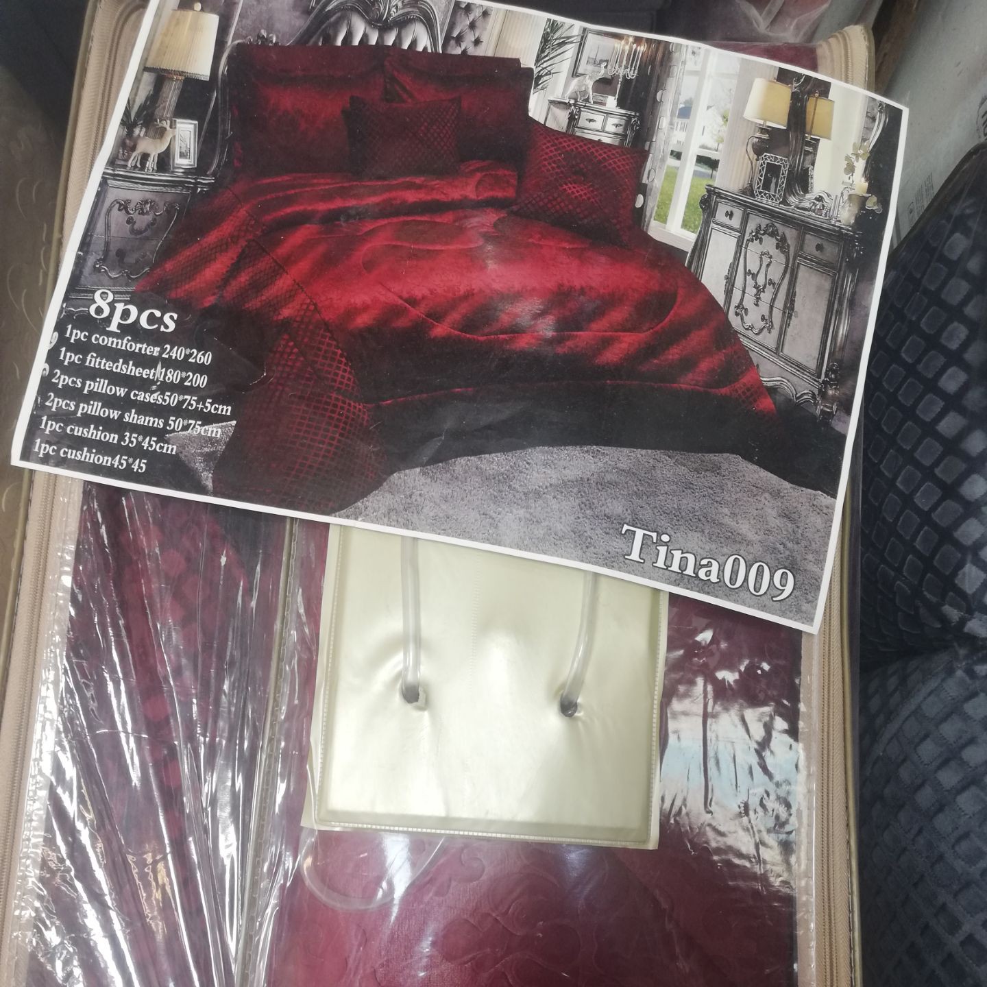 روتختی دونفره مخمل طرح چرم ترک زرشکی 8 تکه   ابعاد 240 در 260 سانتیمتر    وزن 6500 گرم