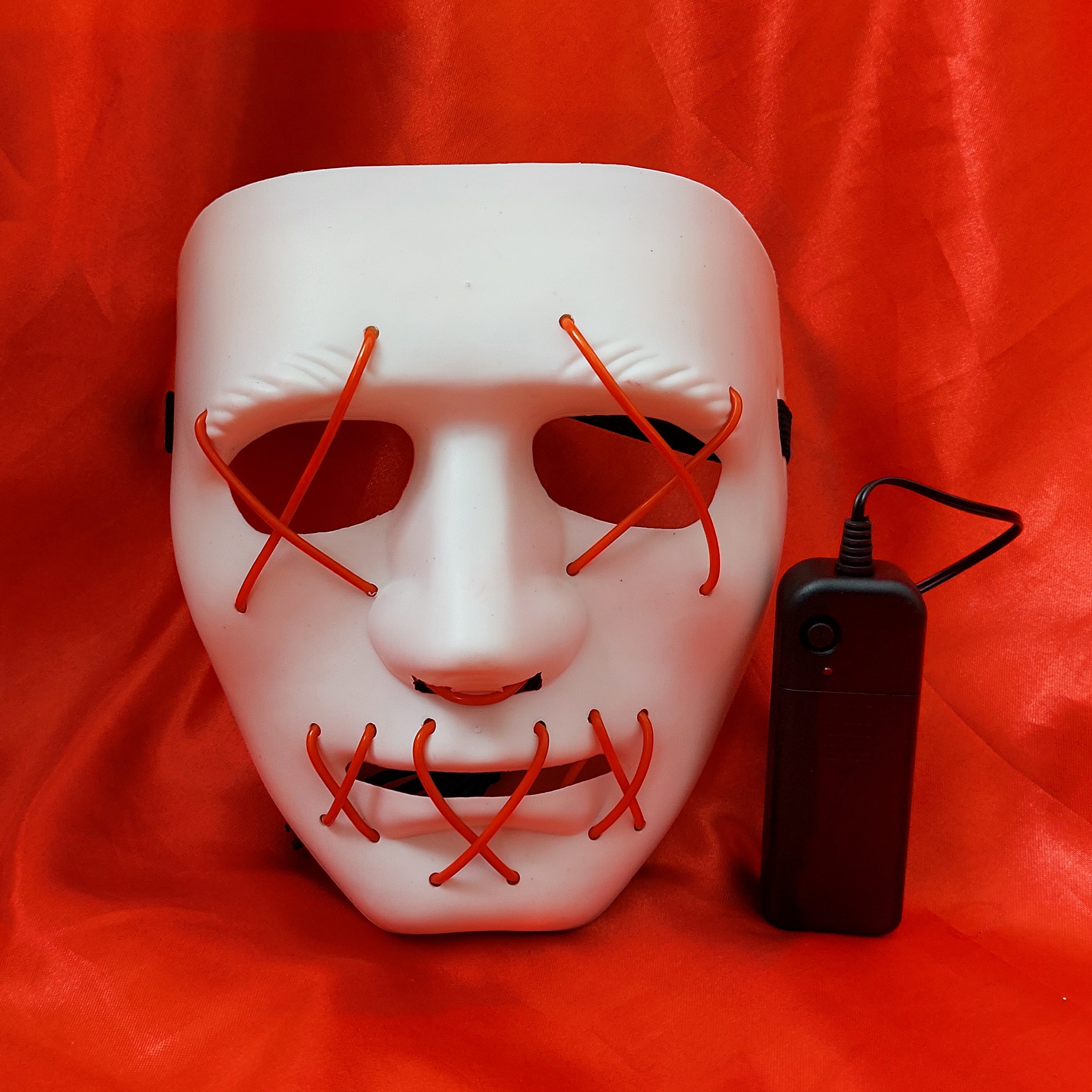 نقاب با کیفیت تئاتری‌ ( چراغ دار ) 