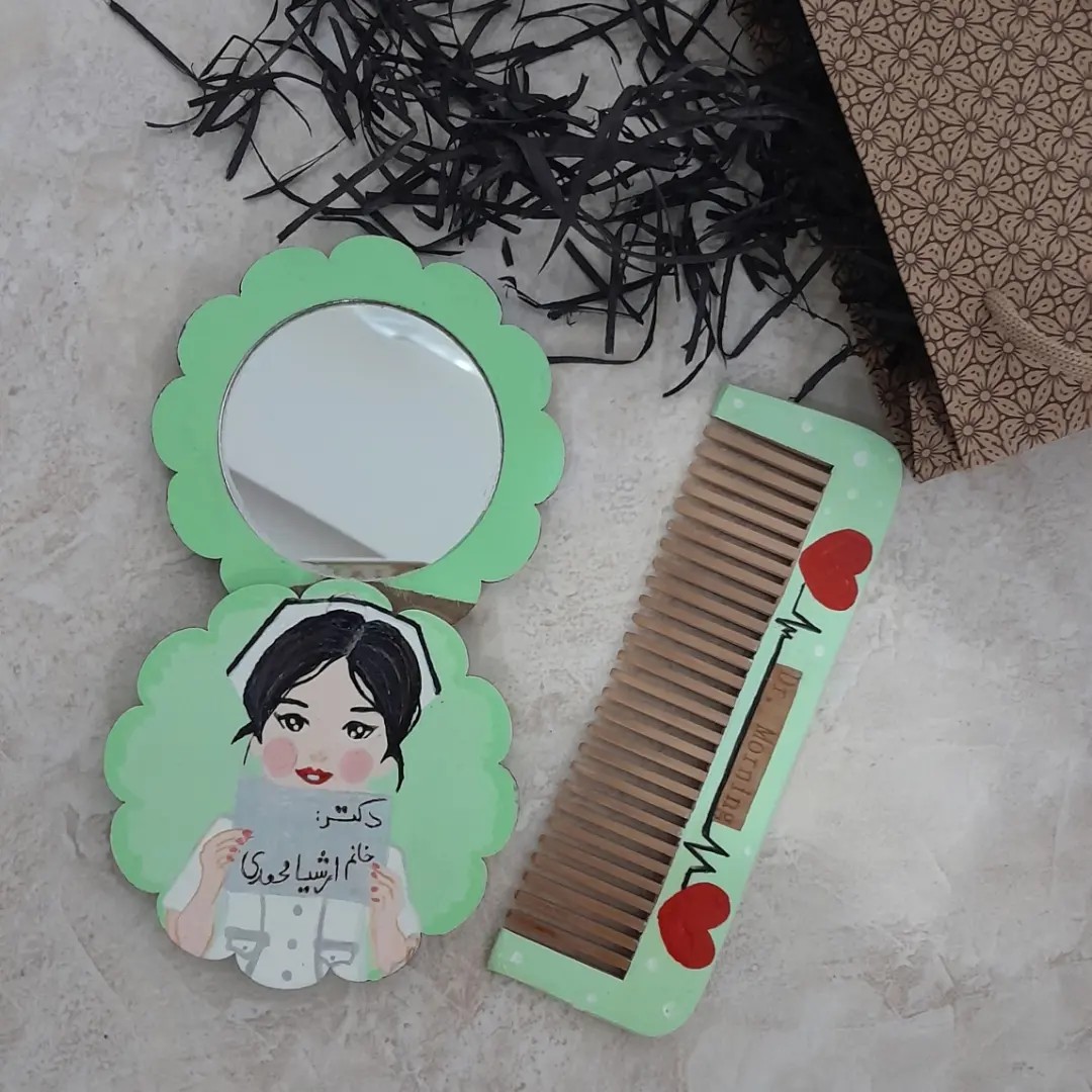 آینه و شونه طرح خانوم دکتر  هدیه مناسب برای عزیزی که دکتر هستن