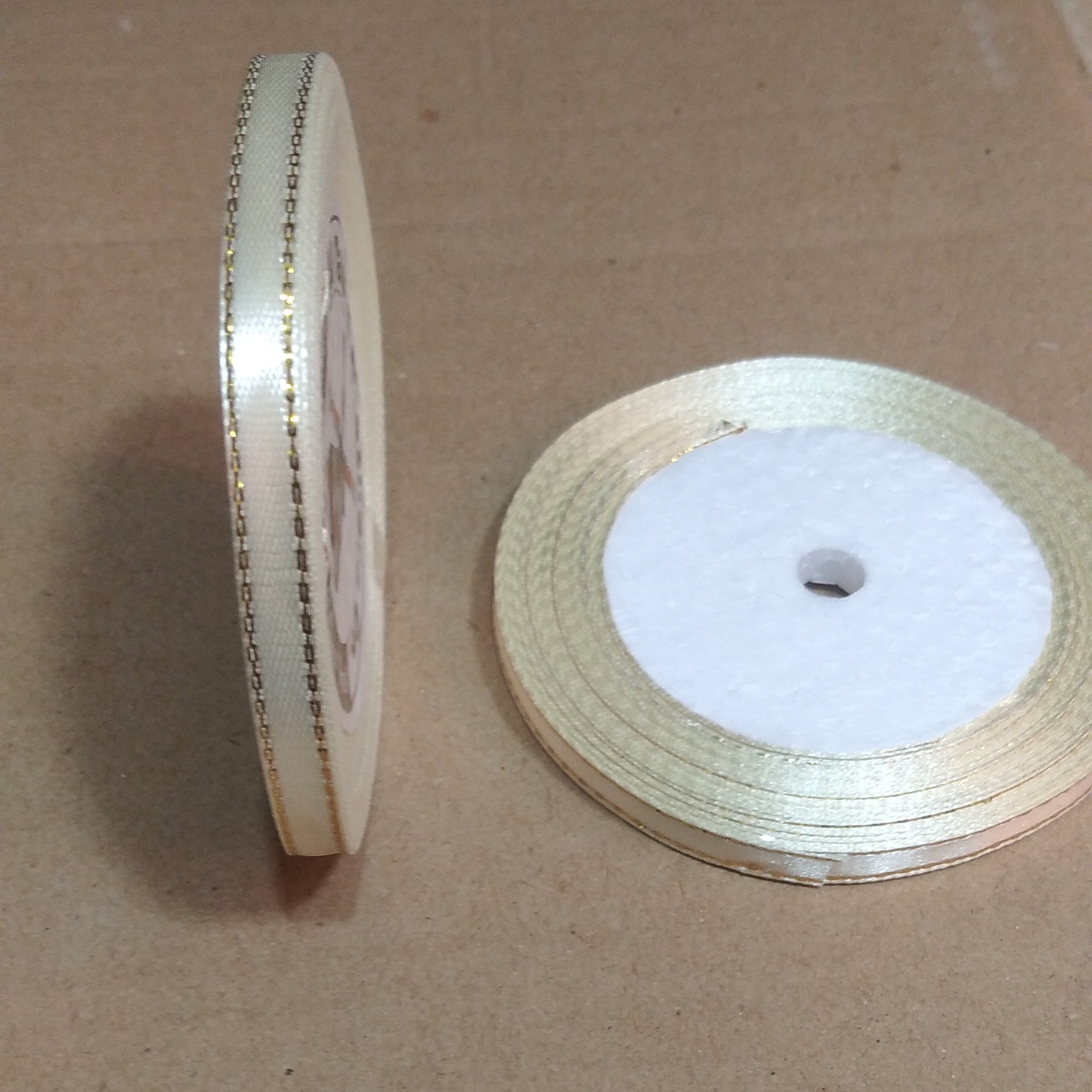 ربان نیم سانت شیری لب طلایی 1 توپ