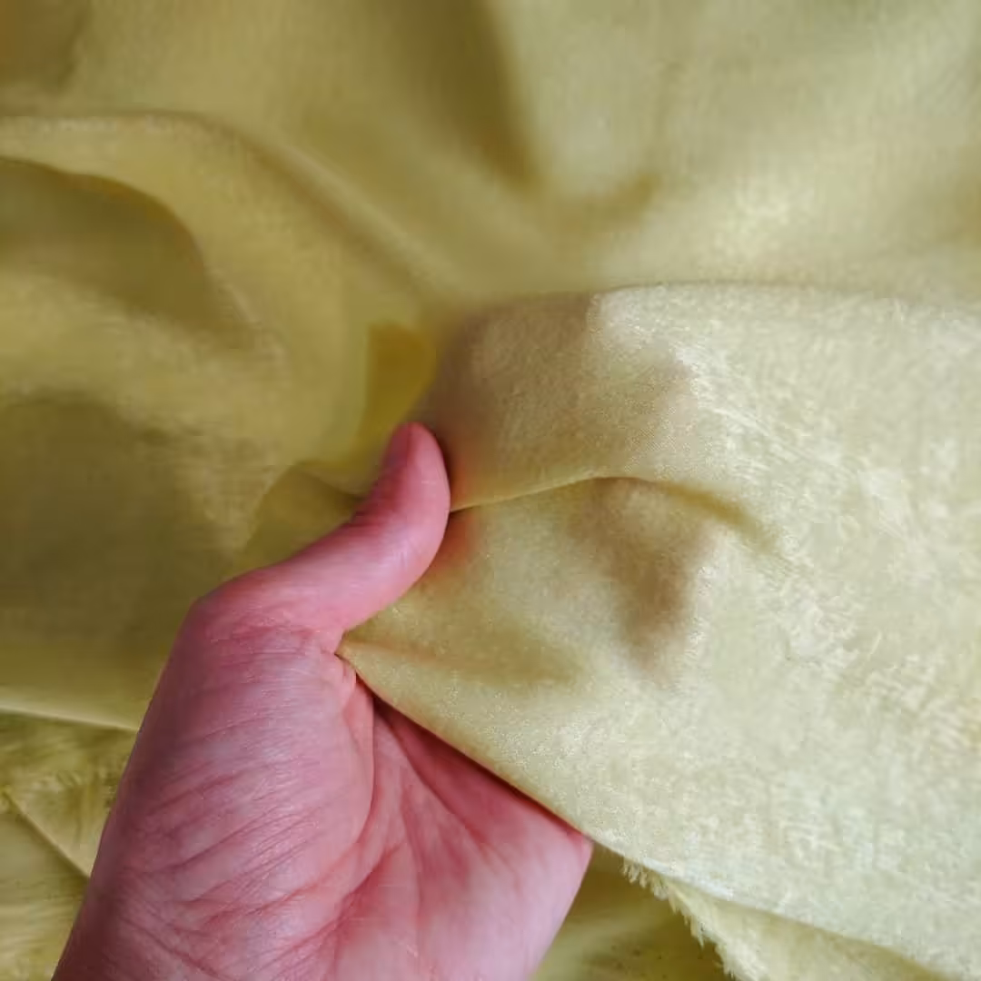 پارچه کرپ لکسوز براق زرد