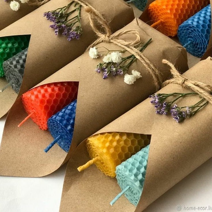 شمع بیزوکس شمع موم عسلی دارای طیفی رنگی متفاوت