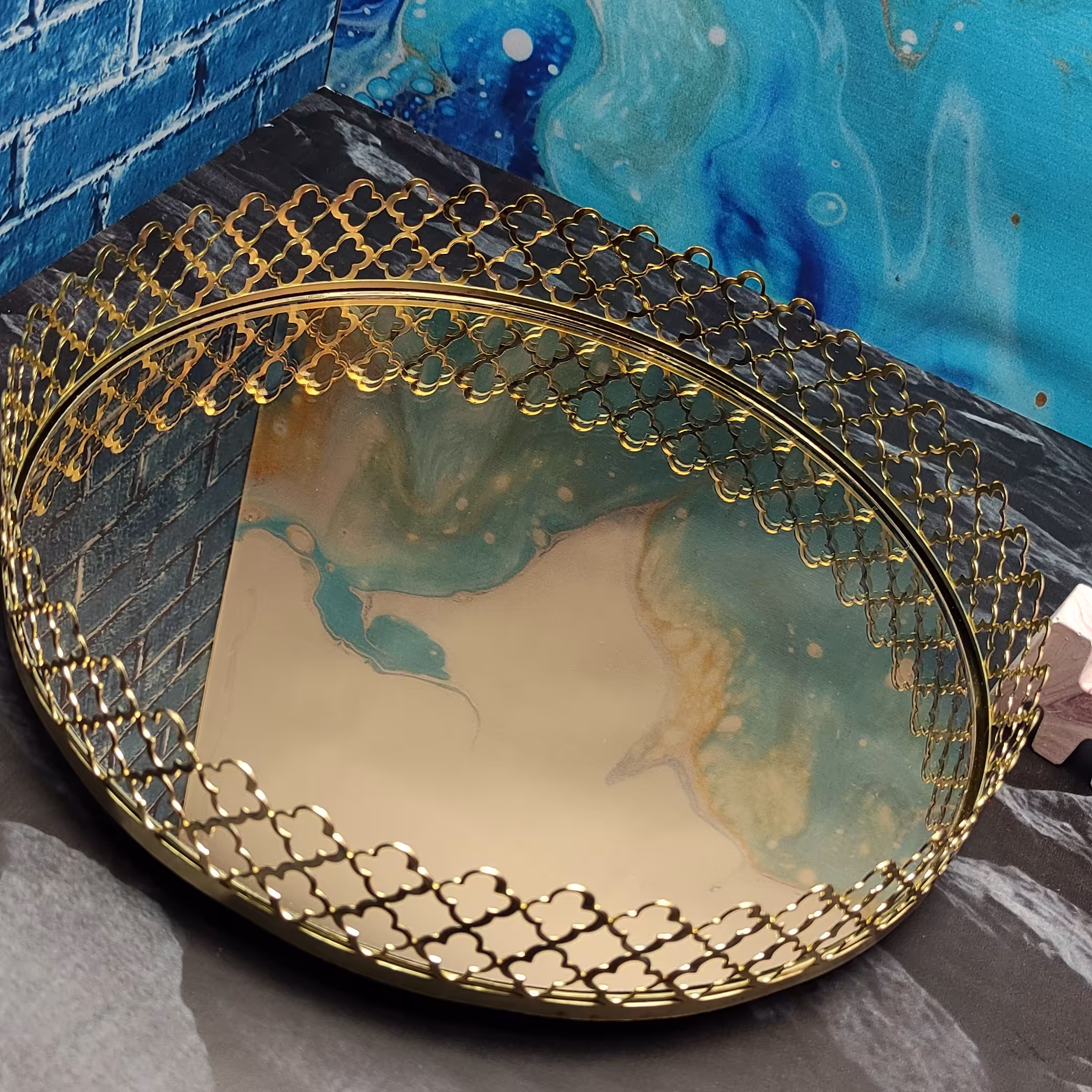 سینی آینه ای طلایی طرح دو کاج مناسب پذیرایی و هدیه