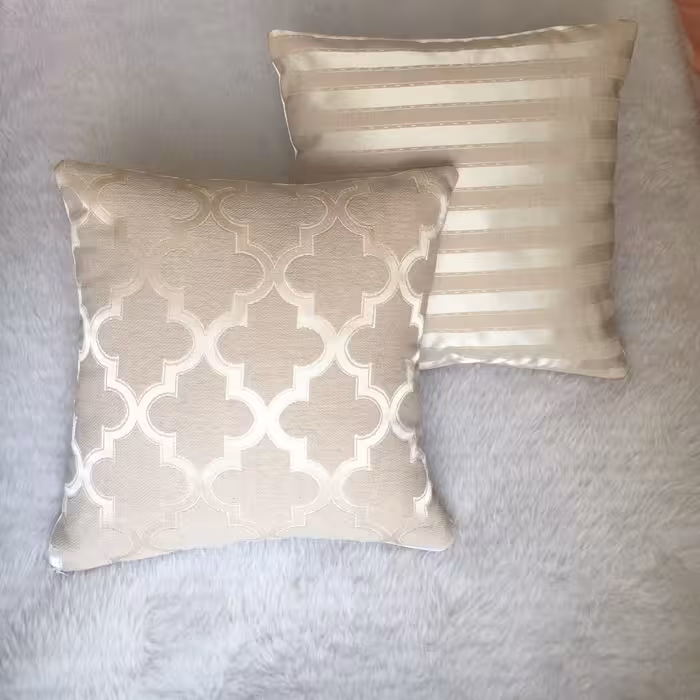 کاور کوسن مخمل طرحدار قیمت درج شده فقط برای 1 عدد کاور کوسن میباشد