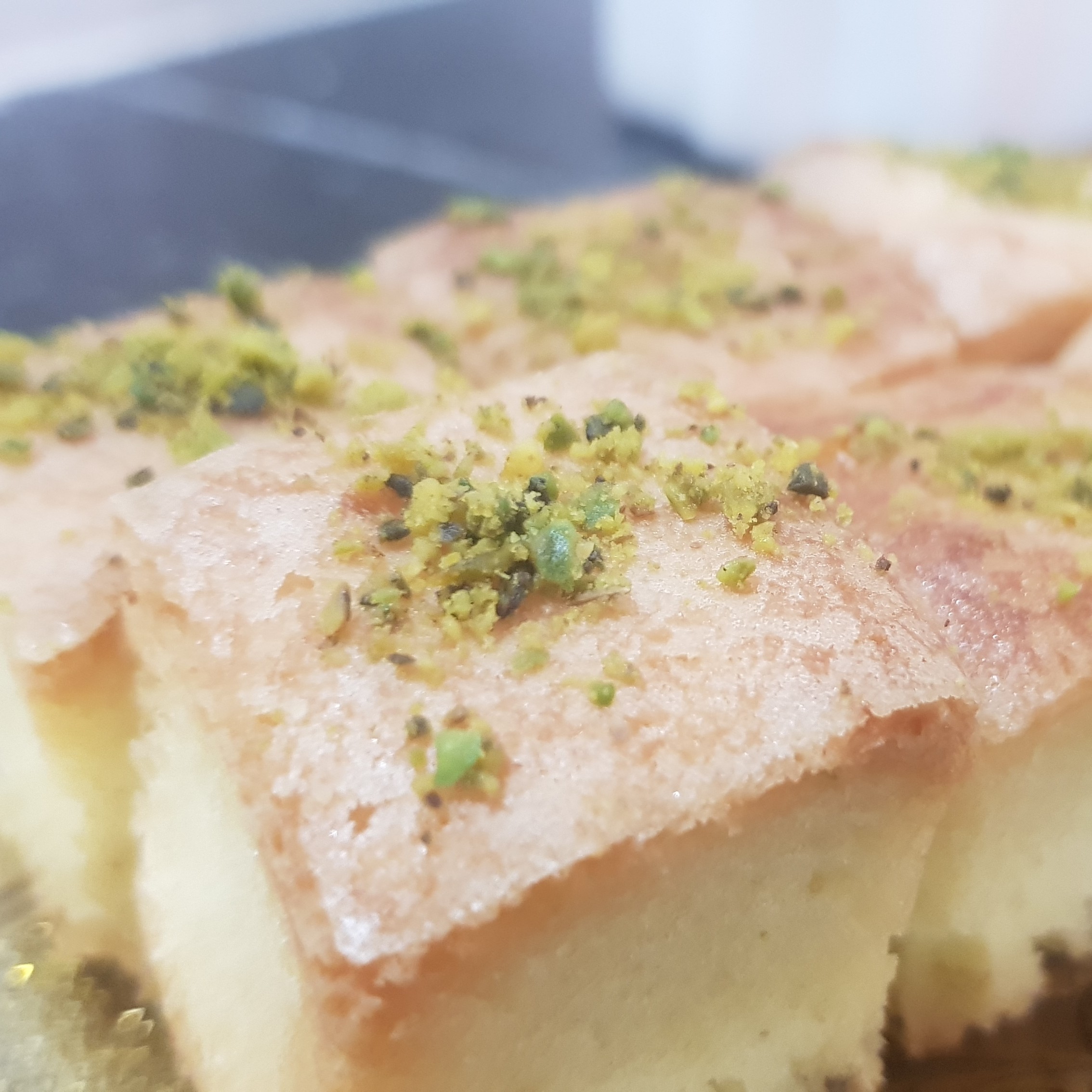 شیرینی کیوب کشمشی (خانگی و تازه) نیم کیلوئی