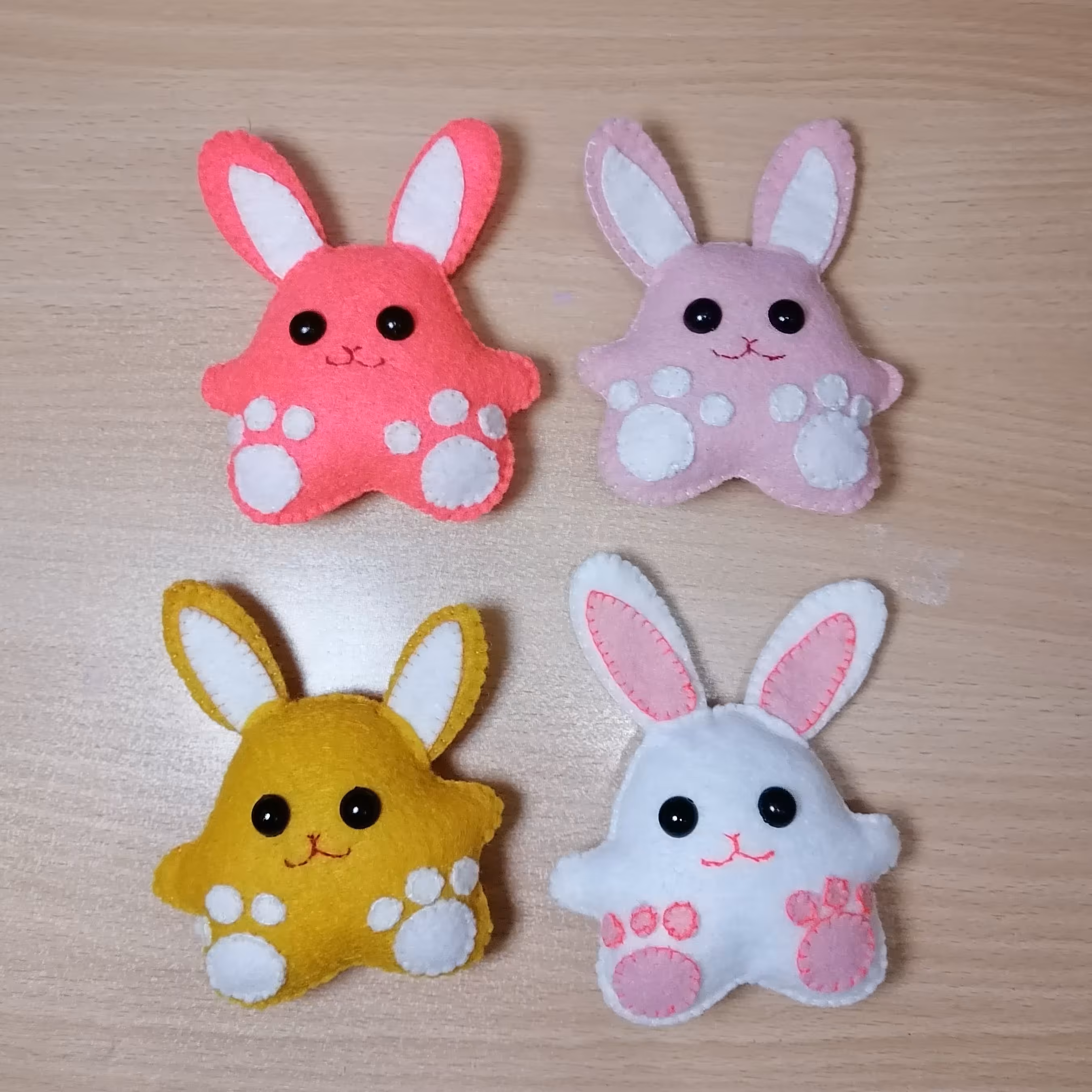 عروسک خرگوشی نمدی دست دوز