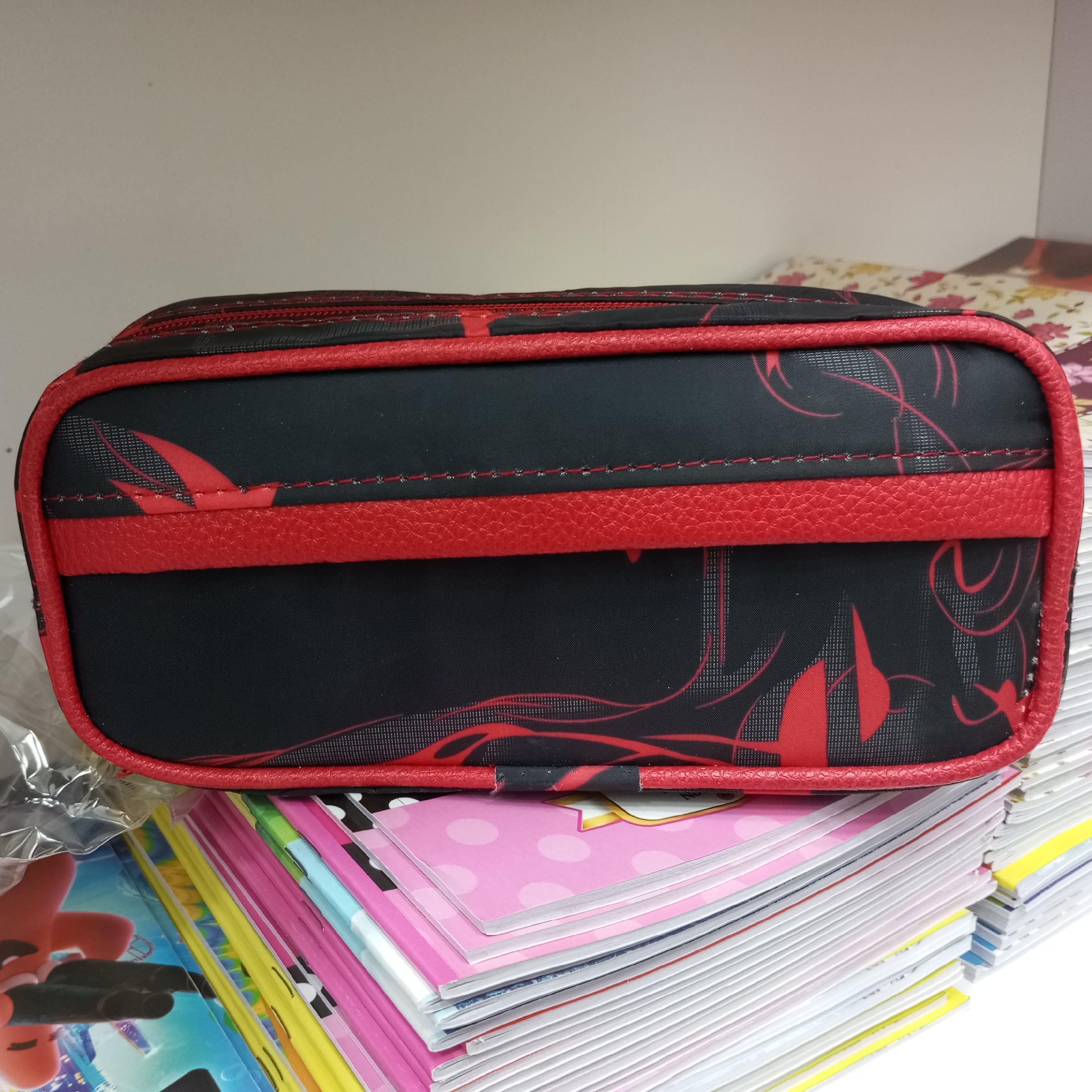 جا مدادی پارچه ای 2 زیپ رنگ قرمز