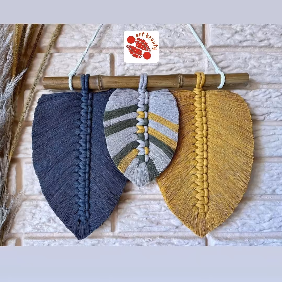 دیوارکوب پر مکرومه بافی رنگ سورمه ای خردلی 