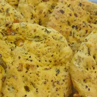 نان جزغاله با سبزی معطر در بسته بندی 5 عددی (پس کرایه)