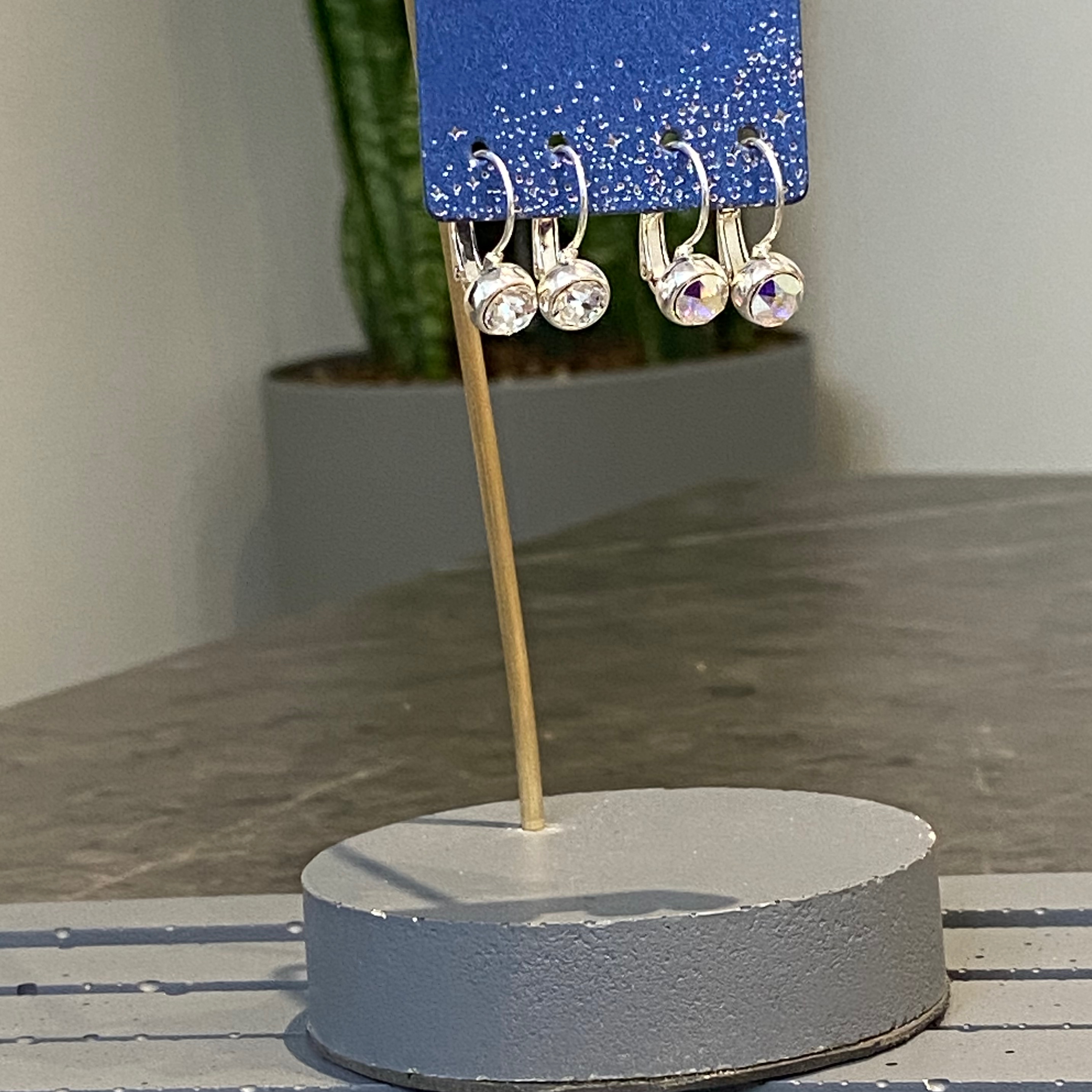 کادوروززن وماد پک دوتایی گوشواره ی سواروسکیهفت رنگ و رزگلدزیبا ودرخششی خیره کننده