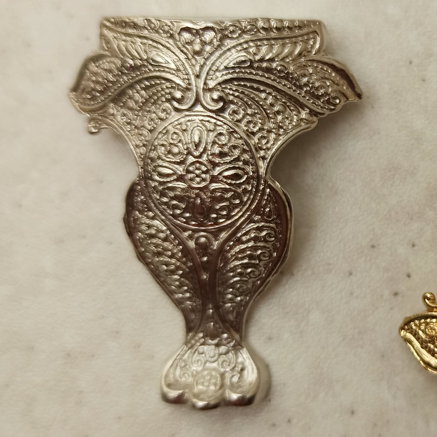 پایه سینی سلطنتی نقره ایی