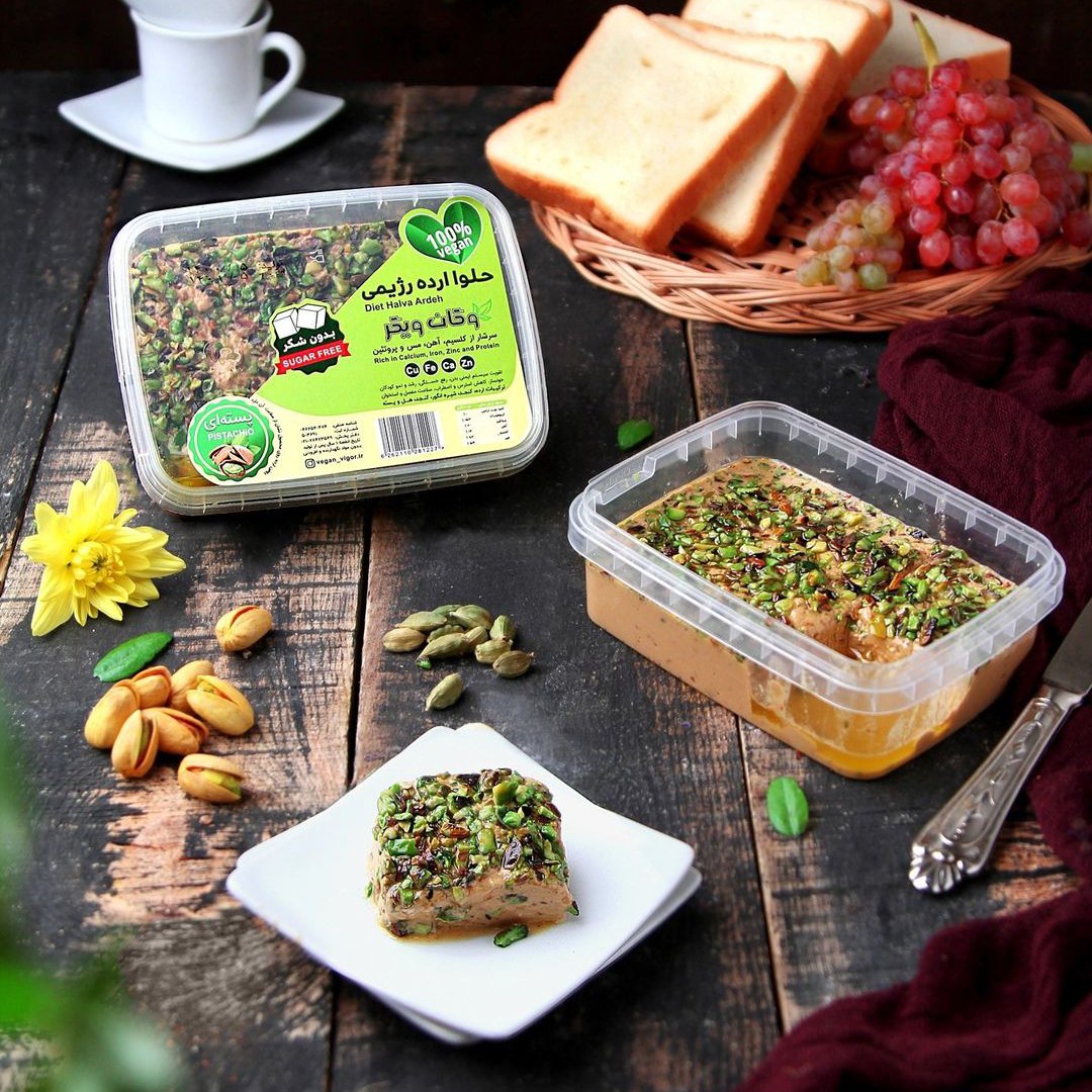 حلوا ارده رژیمی پسته ای بدون شکر شیرین شده با شیره انگور مناسب برای همین افراد و گیاهخواران