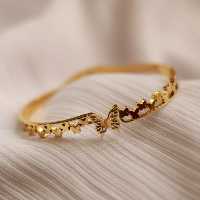 بنگل بسیار ظریف با طرح پروانه مناسب تمام سنین و  کسانیکه زیورآلات خاص دوس دارن. 