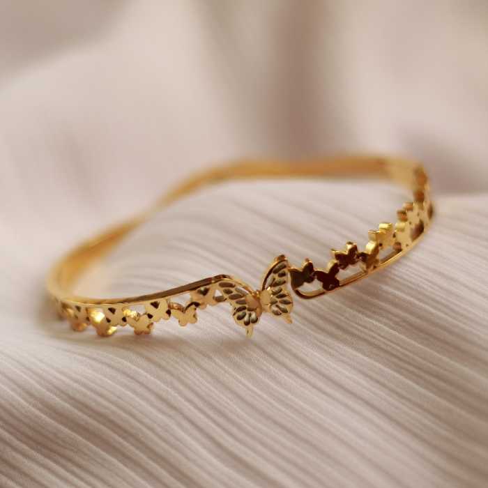 بنگل بسیار ظریف با طرح پروانه مناسب تمام سنین و  کسانیکه زیورآلات خاص دوس دارن. 