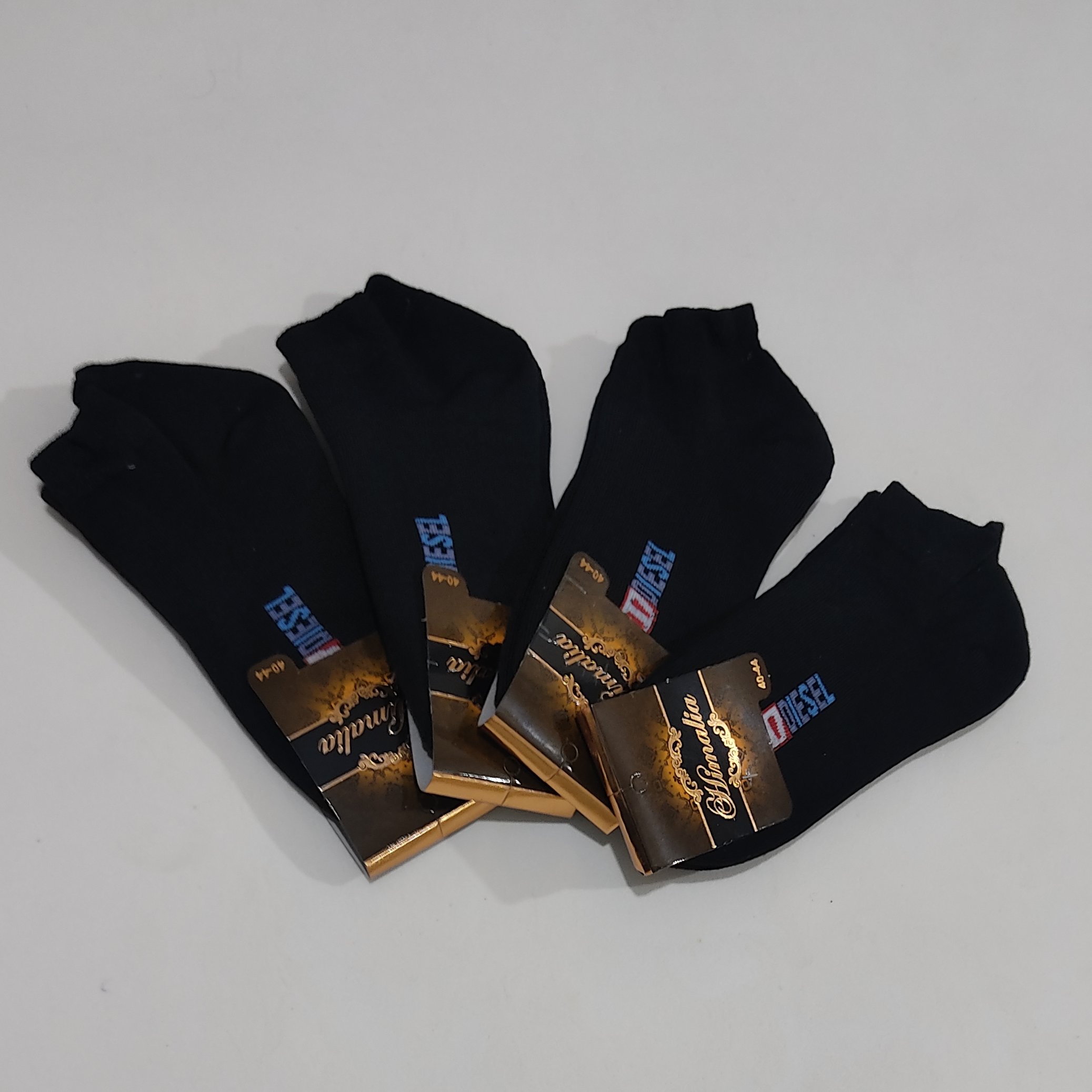 جوراب گرم داخل حواله