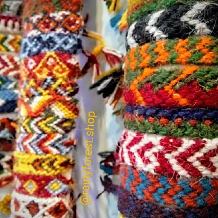 دستبند بافت سنتی با نخ پشمی 