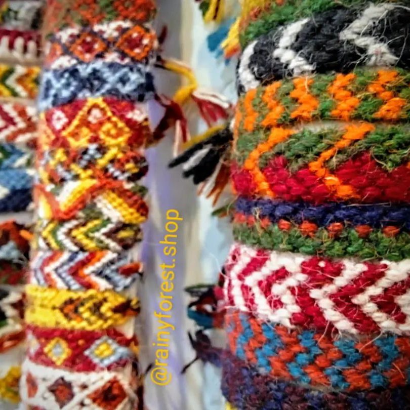 دستبند بافت سنتی با نخ پشمی 