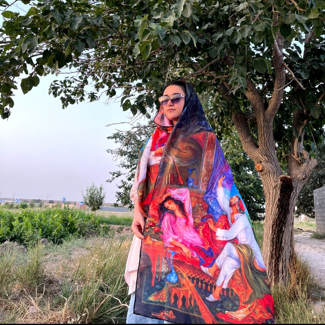 شال سپیده صبح طرحی از استاد فرشچیان طرحی پر از رنگ های شاد سپیده صبح شال هنری شال رنگی شال مینیاتوری شال خاص شال طرحدار