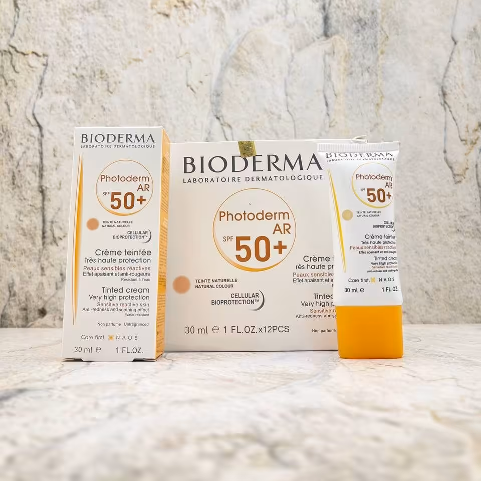 ضدآفتاب بیودرما رنگی دارایspf50 ضدآب و مقاوم در برابراشعه خورشید ضدلک و ضدجوش