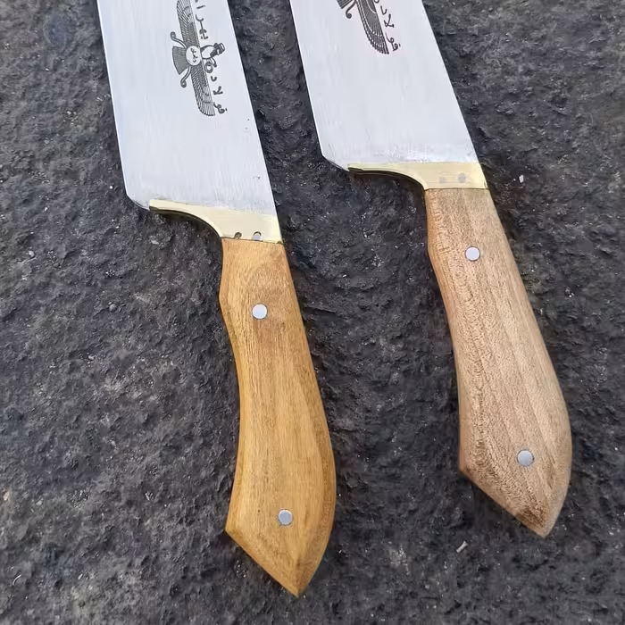 چاقو و کارد راسته سلاخی استاد بهرام زنجان جنس تیغه استیل ضد زنگ جنس دسته چوب گردو باربند از برنج در دو سایز تیغه20و18 