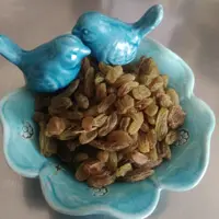 کشمش قلمی سبز بدون چوب و کرم و کپک ویژه شب یلدا