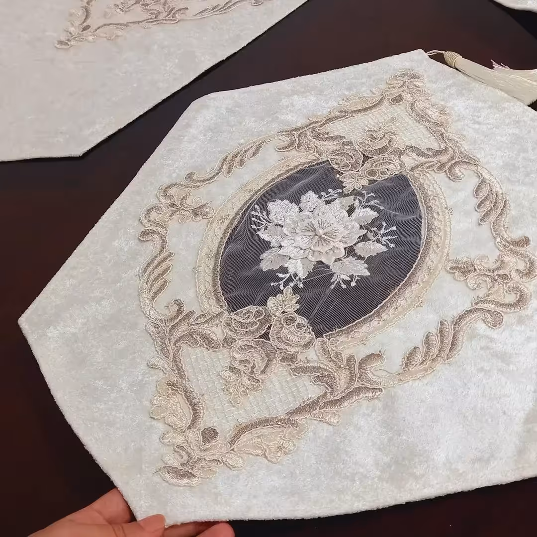 رومیزی دانتل 