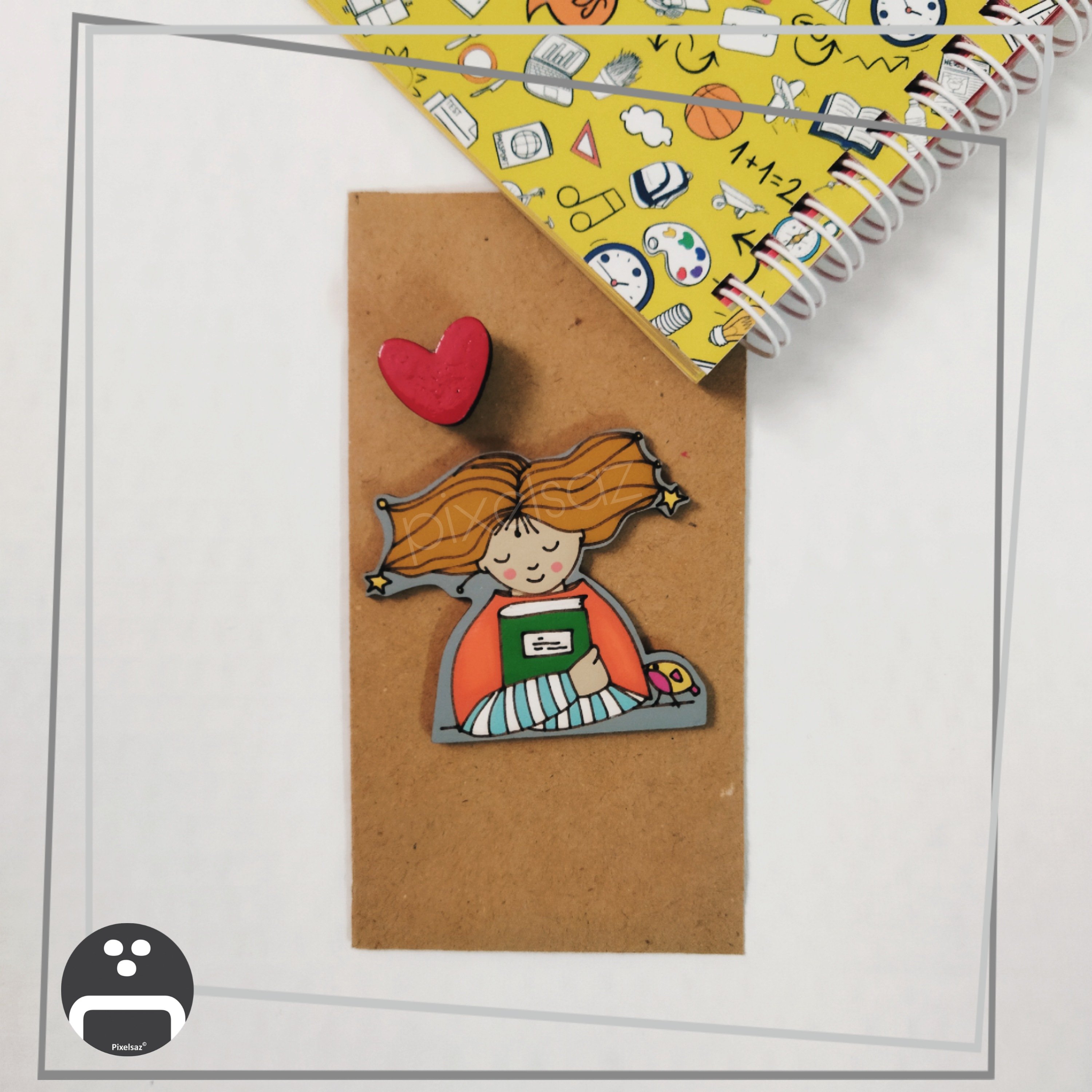 پیکسل ، مگنت ، استیکر  طرح کتابخوان پیکسل ساز/جنس چوبی و نقاشی شده و ضدآب