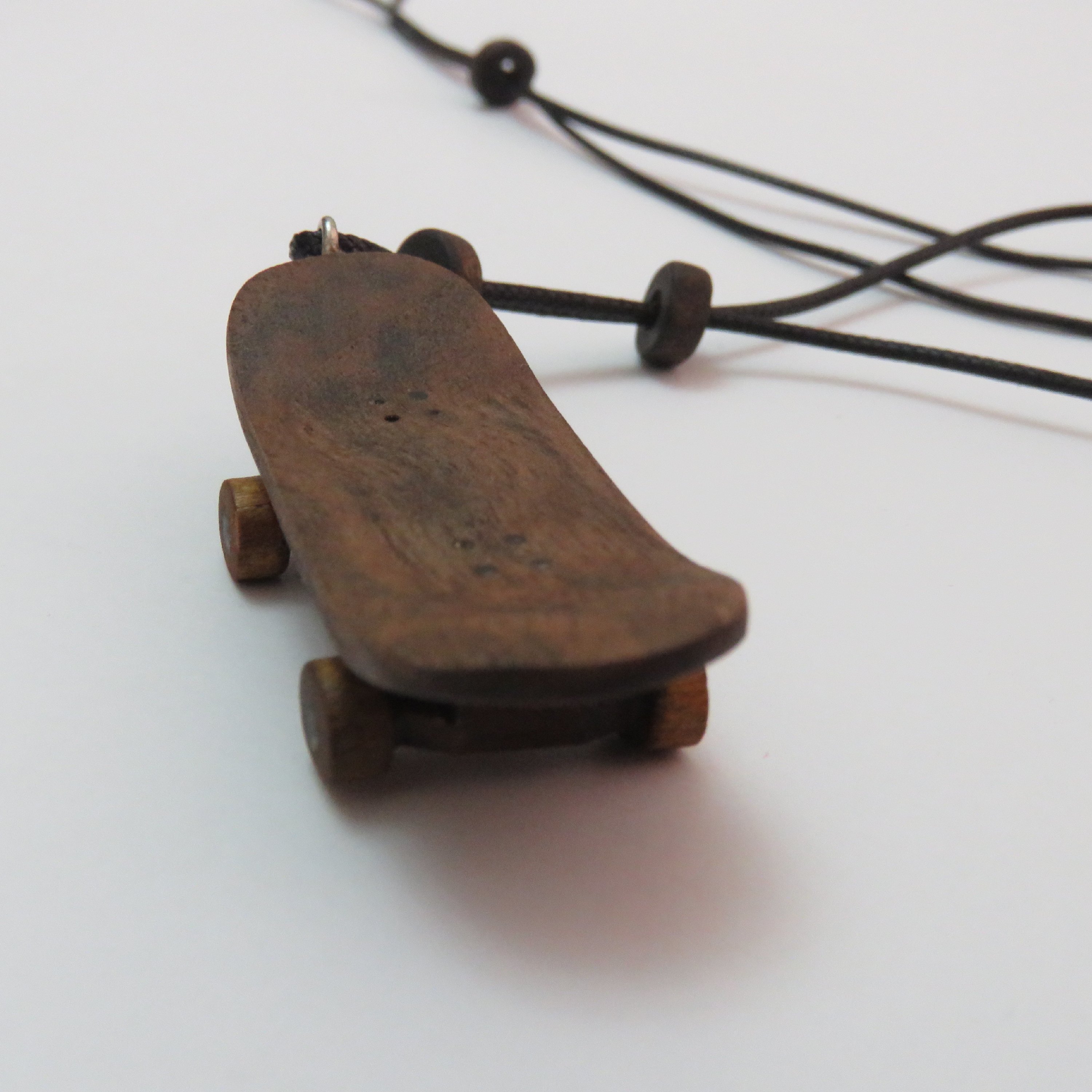 گردنبند طرح اسکیت   کدمحصول N31