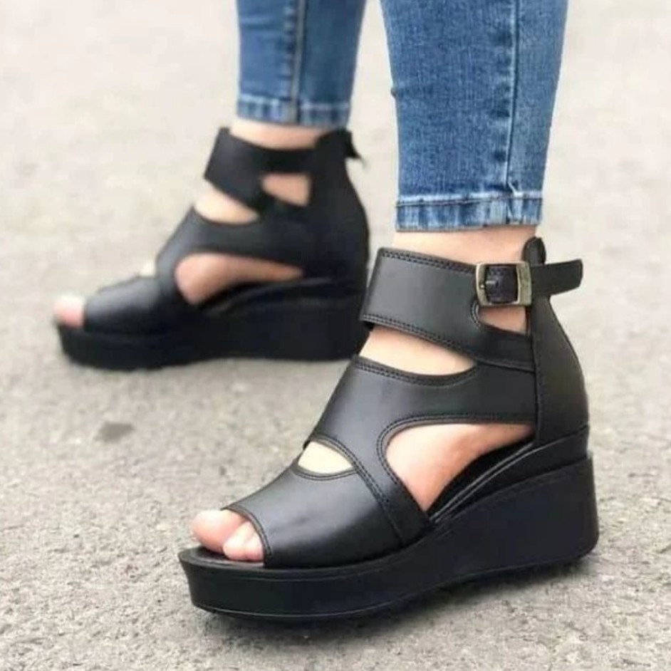 کفش تابستانی صندل لژ دار زنانه ورنی و ساده