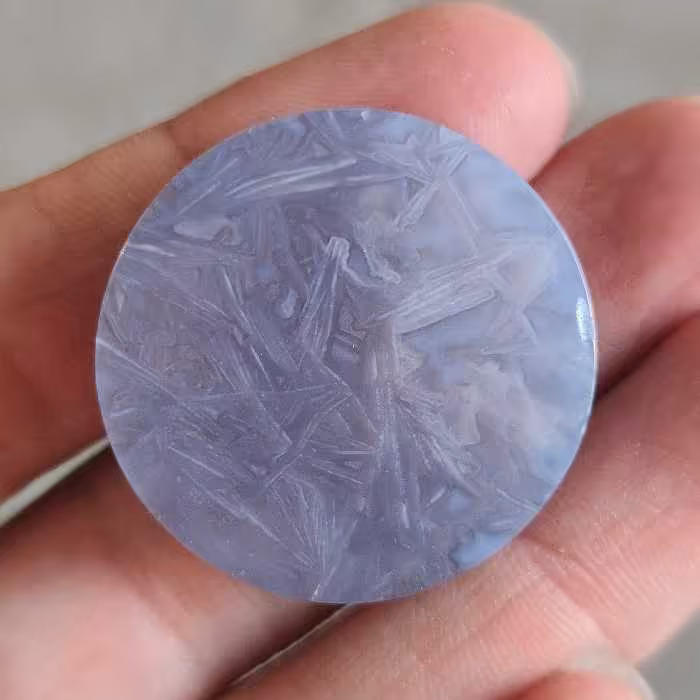 سنگ عقیق آبی کاملا طبیعی تراش خورده به شکل دایره 
