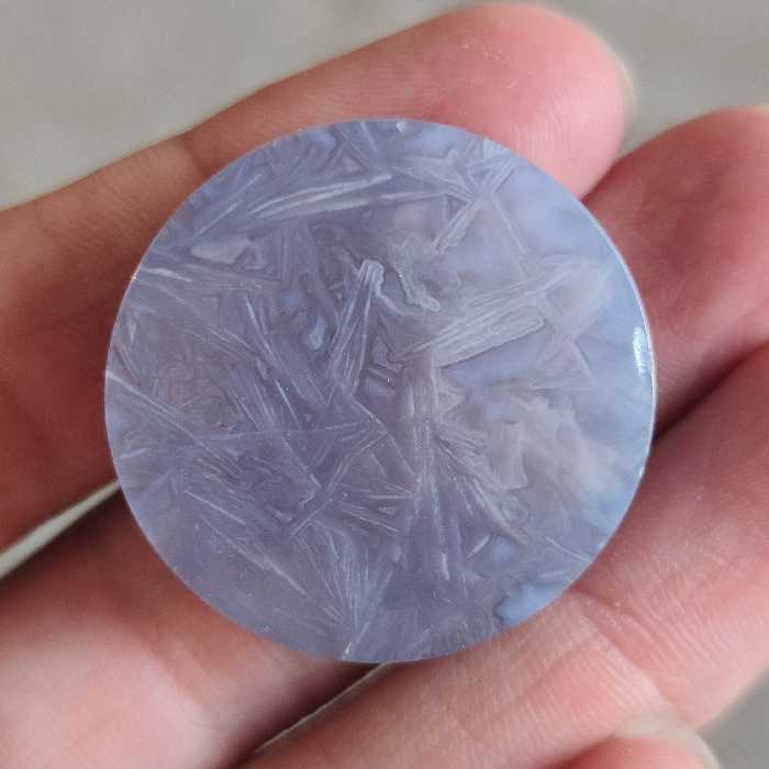 سنگ عقیق آبی کاملا طبیعی تراش خورده به شکل دایره 