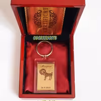 جاسوییچی نماد فروردین ساخته شده از ورق طلای 24 عیار