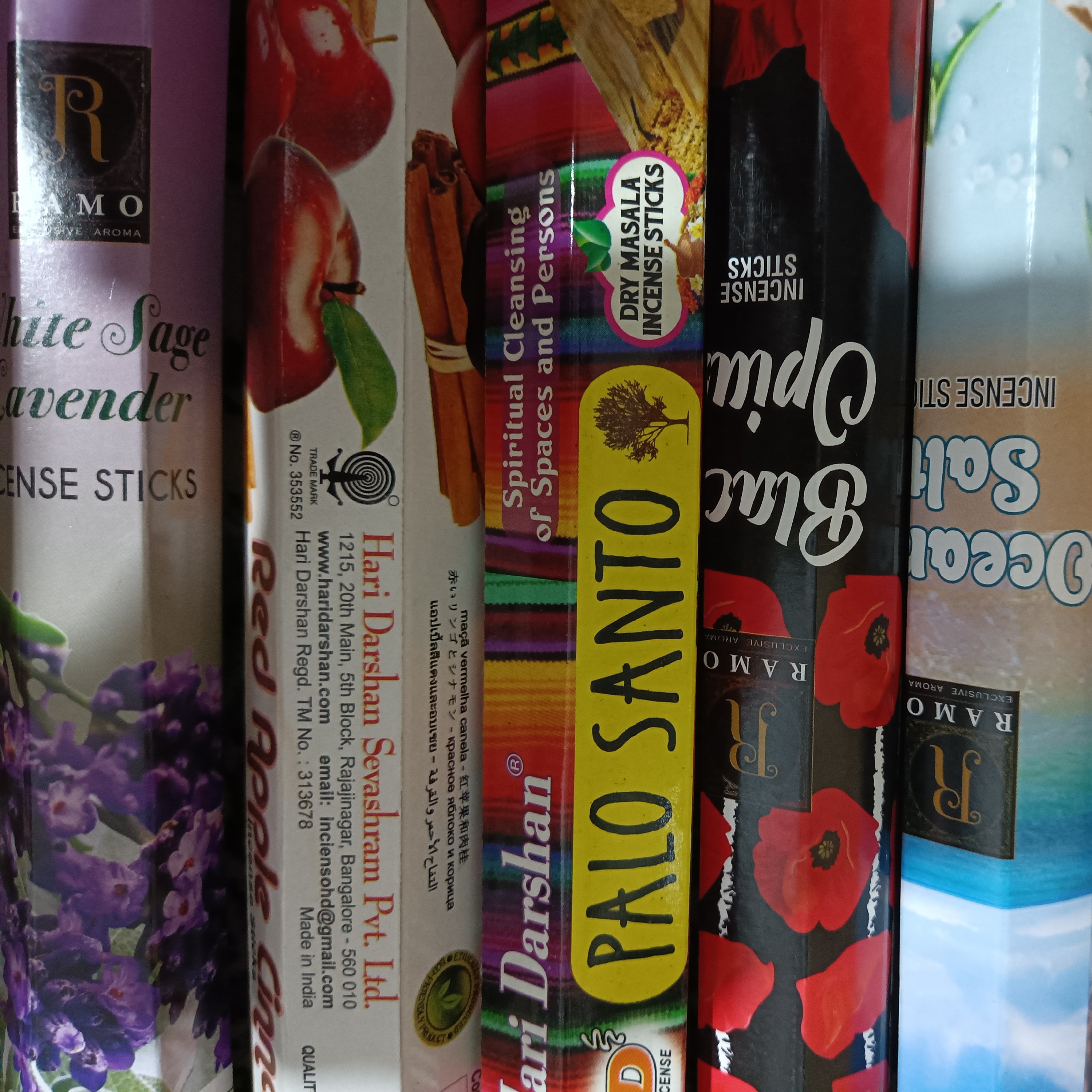 عود در عطرهای مختلف 