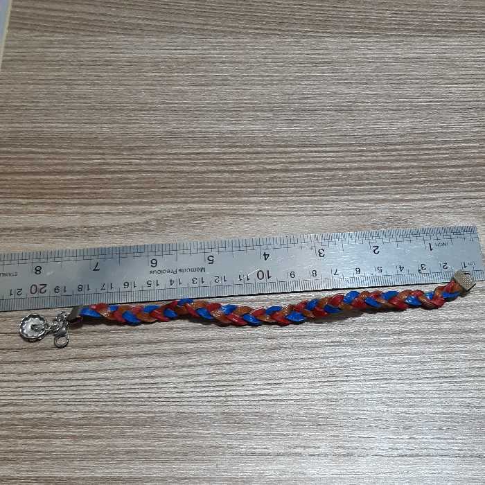 دستبند بافت چرم طبیعی قرمزوآبی وعسلی باآویزدایره نگین