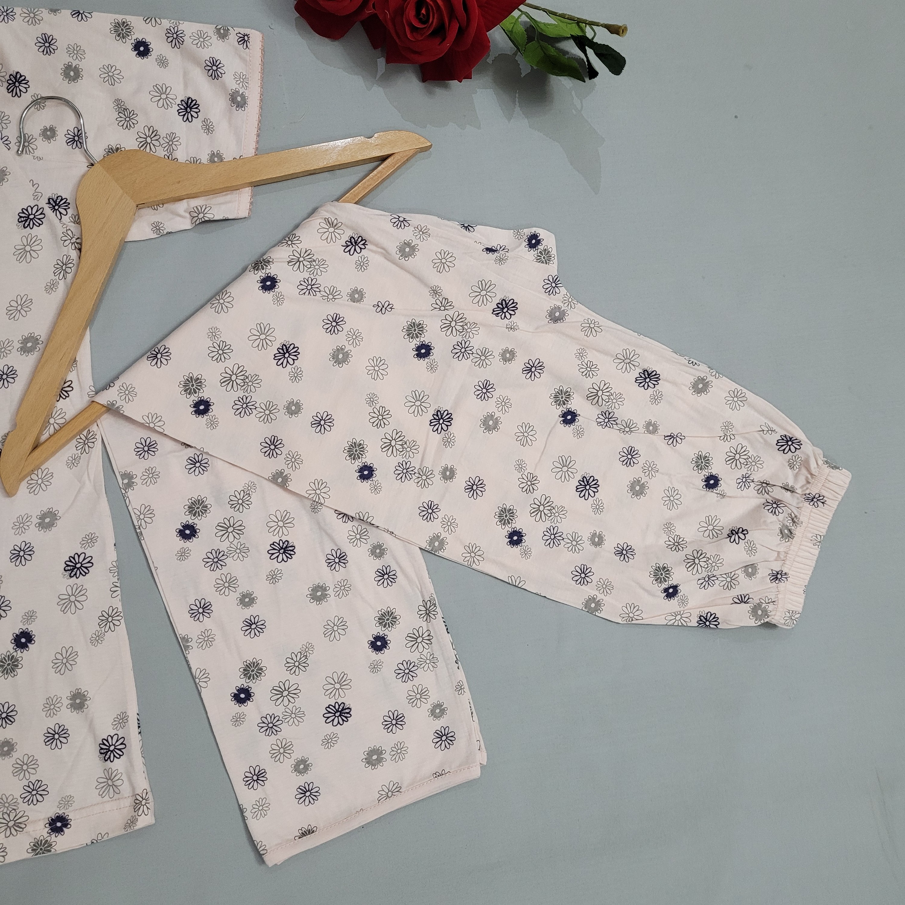 بلوز و شلوار (کد 119)  پارچه صورتی طرح فانتزی  طرح گل افتابگردون