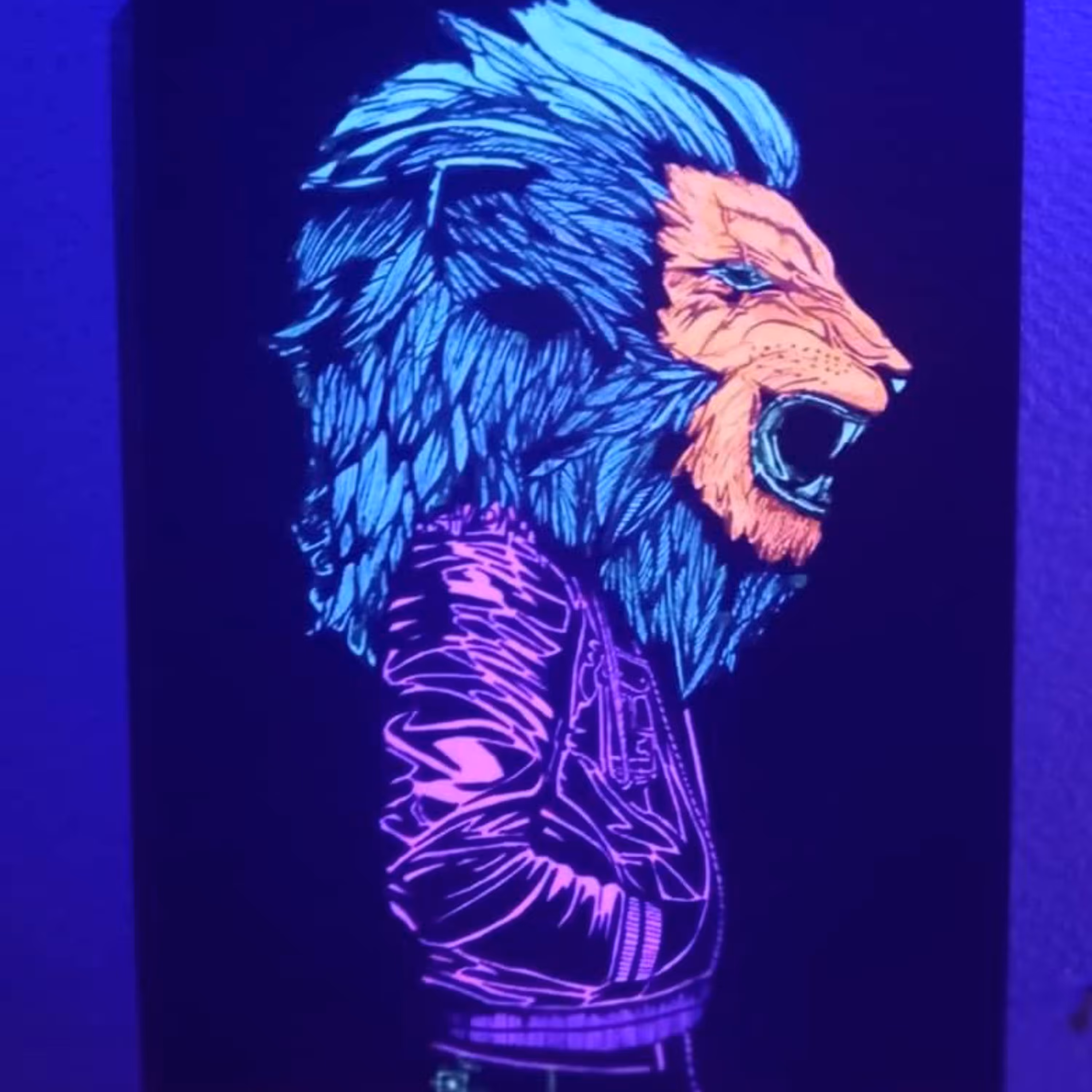 تابلو بلک لایت با طرح شیر سایز 15 در 20 سانتی متر Blacklight