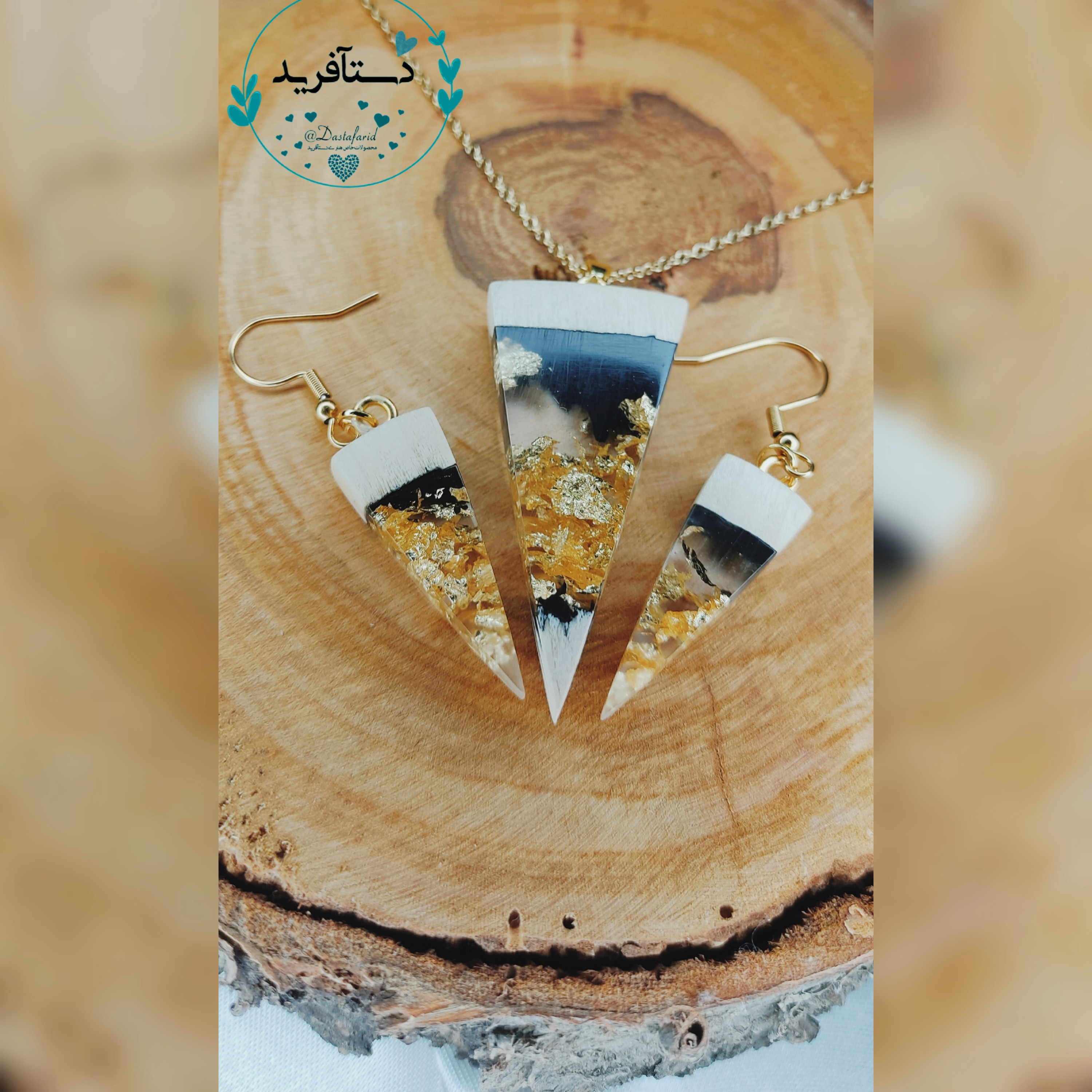 ست گردنبند و گوشواره رزینی چوبی طرح منشور طلایی