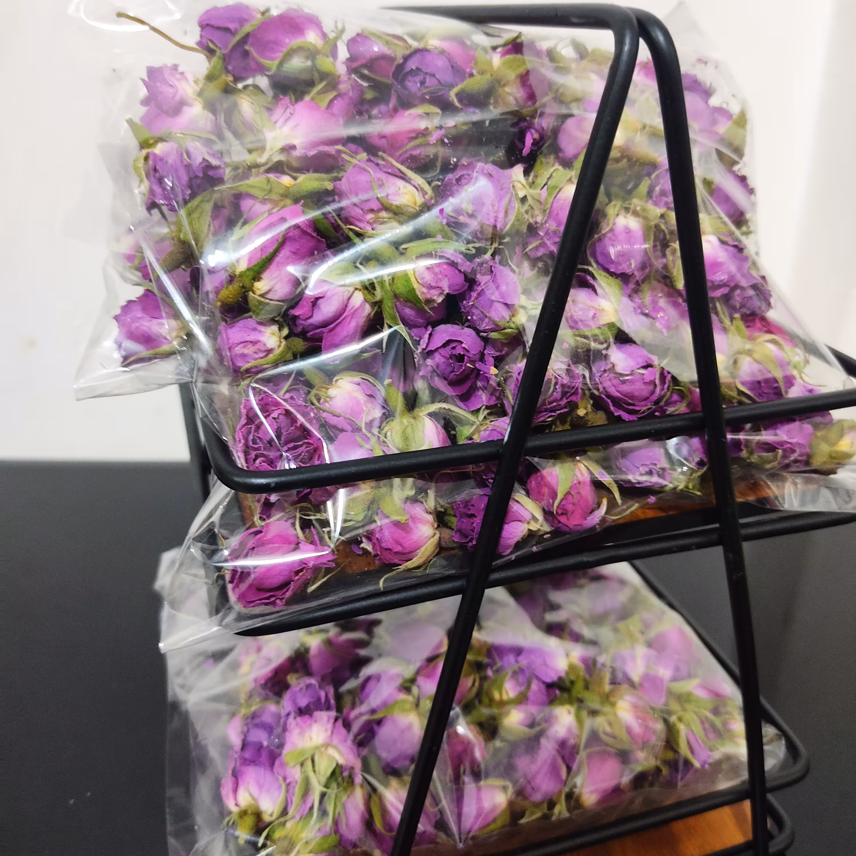 غنچه گل محمدی لاله زار،تازه و درجه یک،خوش عطر و خوش رنگ