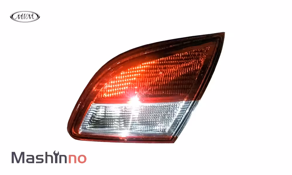 چراغ خطر عقب راست روی صندوق ام وی ام 315 نیو صندوقدار