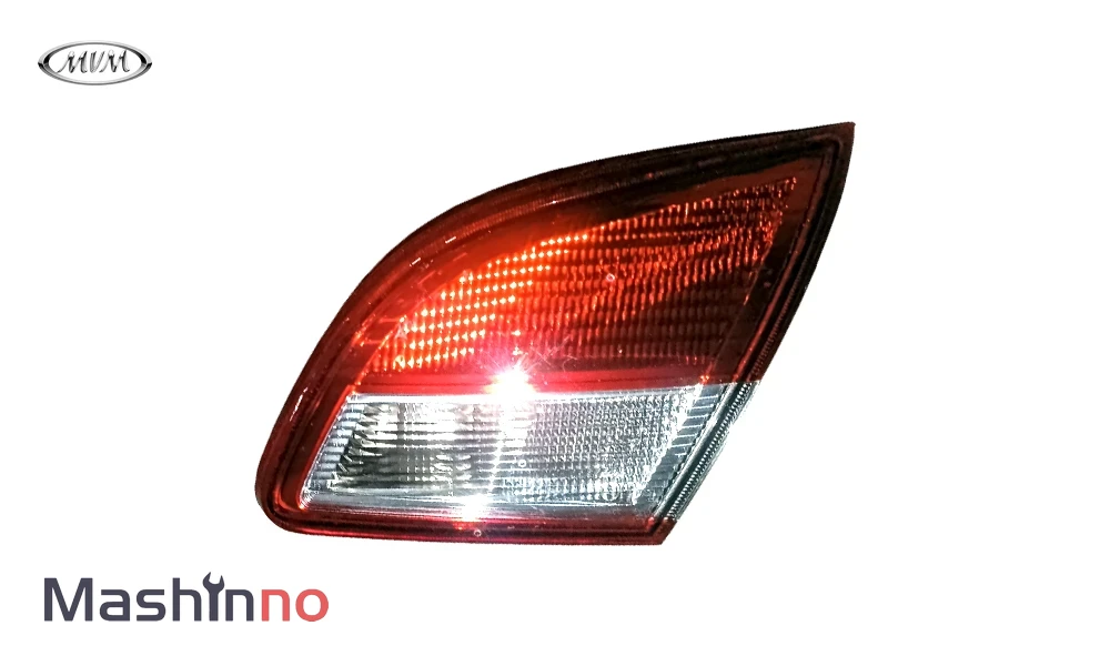 چراغ خطر عقب راست روی صندوق ام وی ام 315 نیو صندوقدار