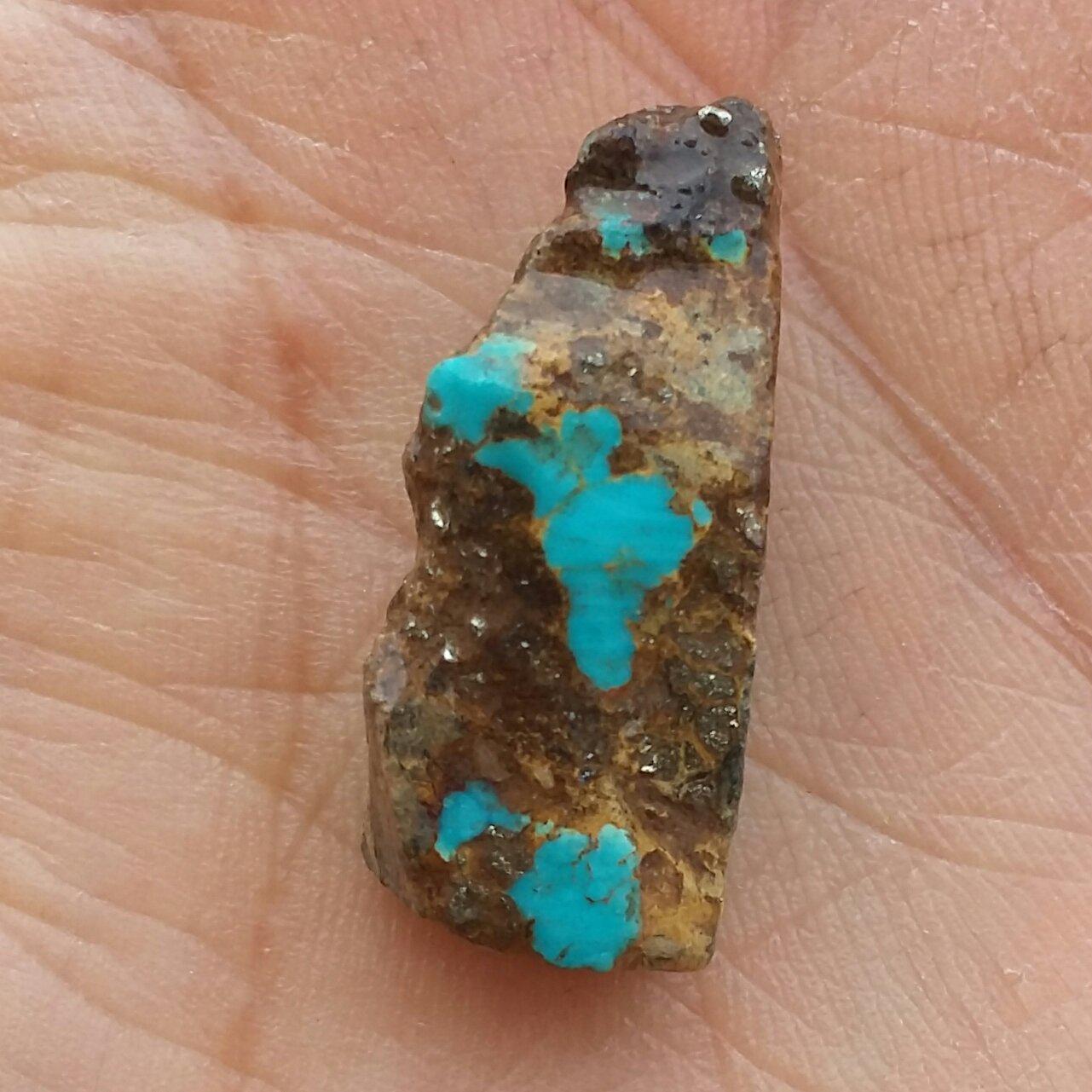 اسلایس سنگ راف فیروزه اصل نیشابور صد در صد طبیعی شاااهکاررر خلقت
مناسب جهت دکوراسیون و ساخت نگین محشر