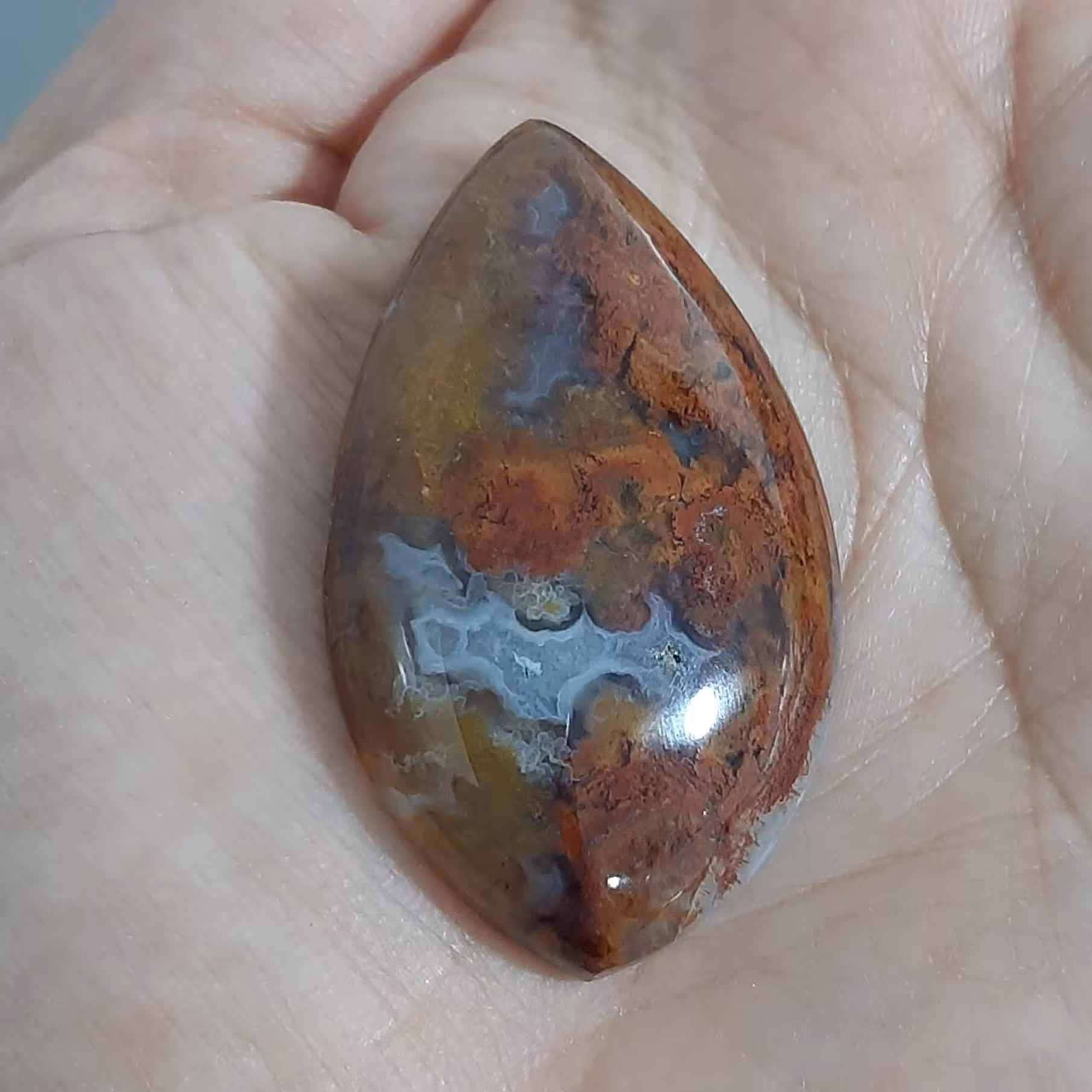 سنگ عقیق شجر  با رنگ عنابی زیبا