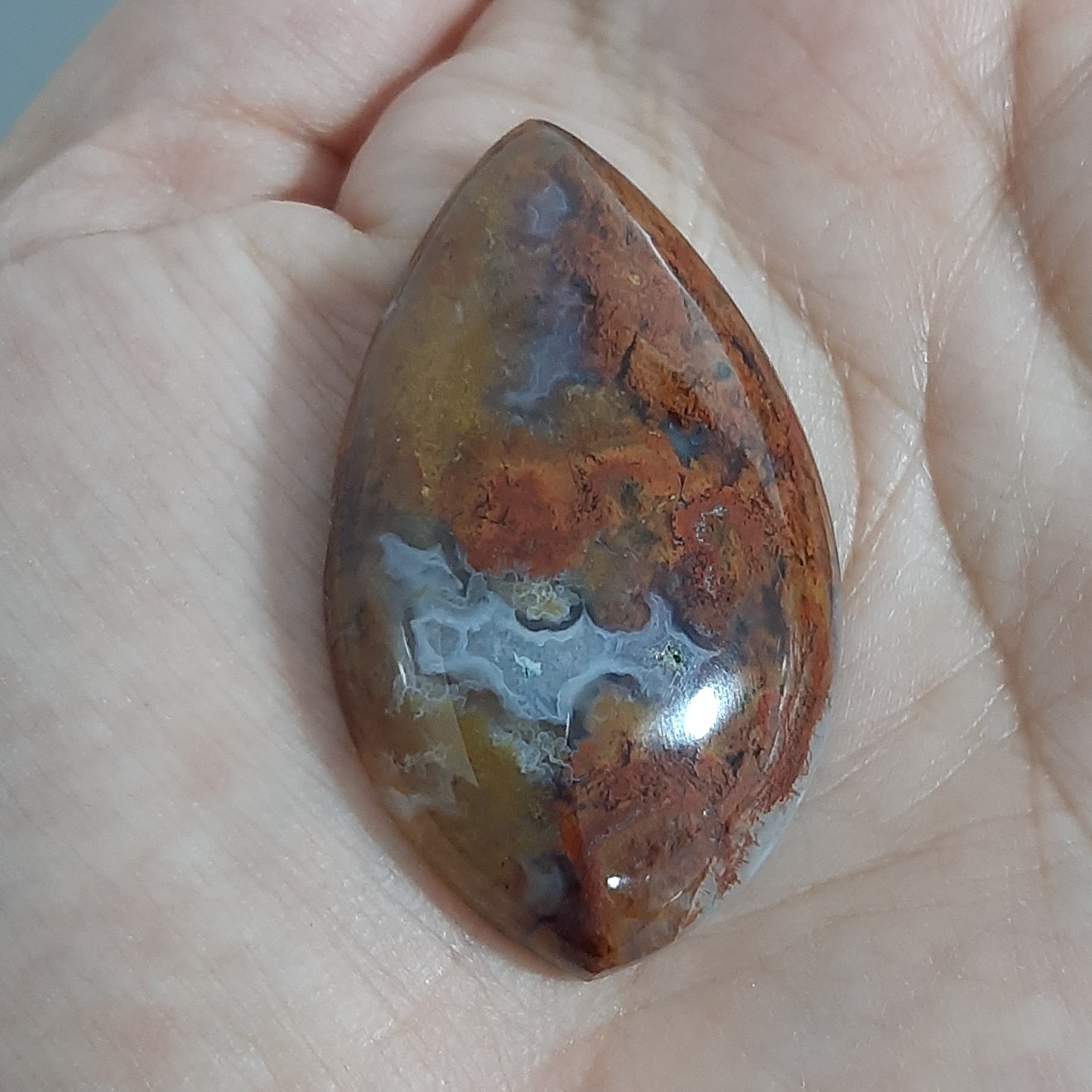 سنگ عقیق شجر  با رنگ عنابی زیبا