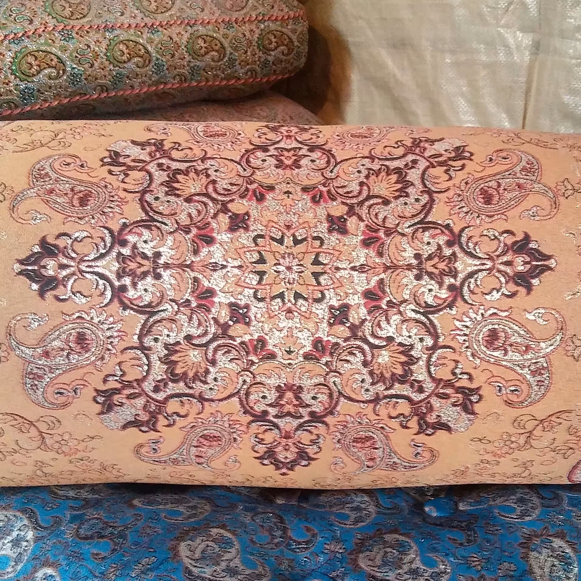 پشتی گرد قابی