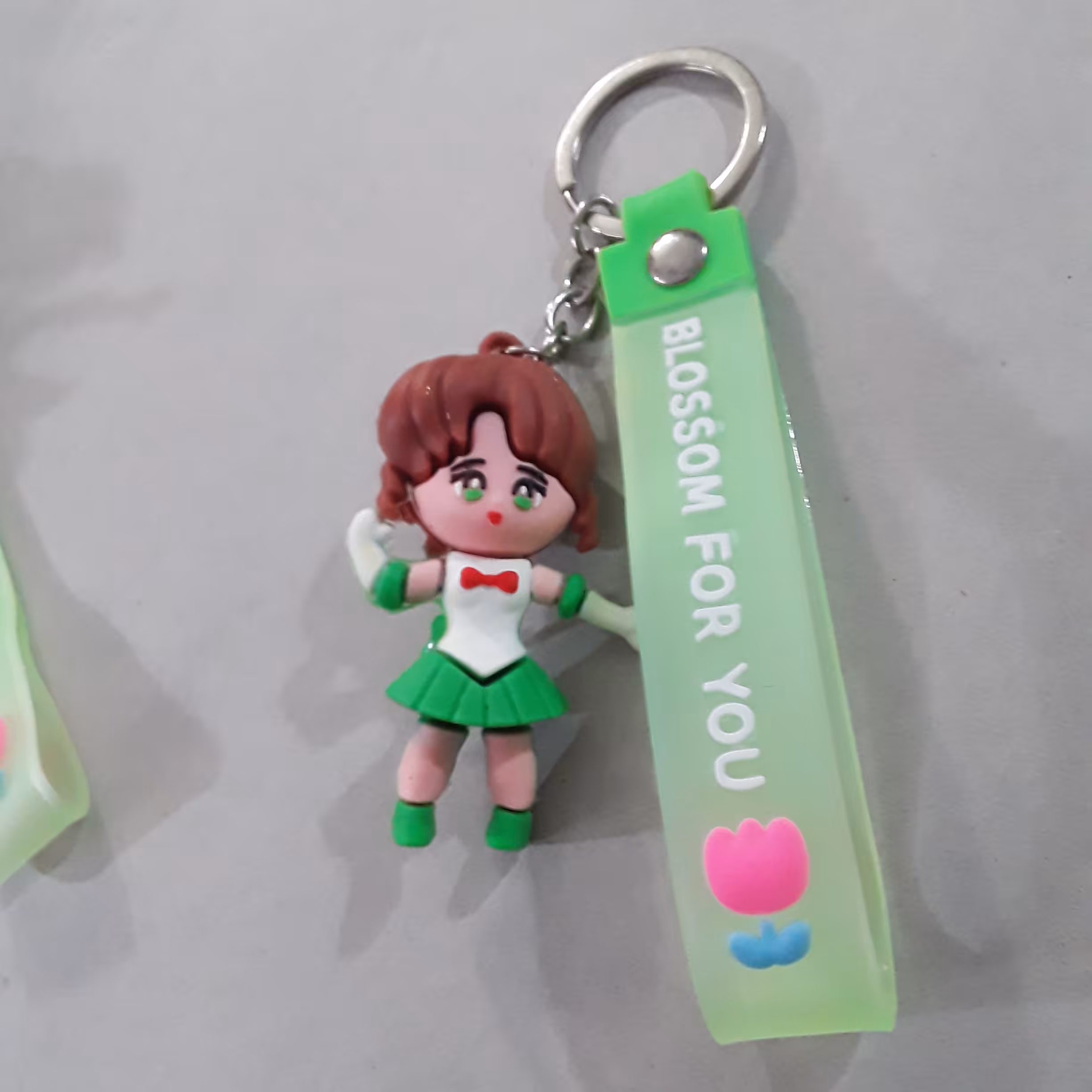 جاسوئیچی  (  جا کلیدی  ) سیلیکونی همراه با بند طرح دختر مدل 6