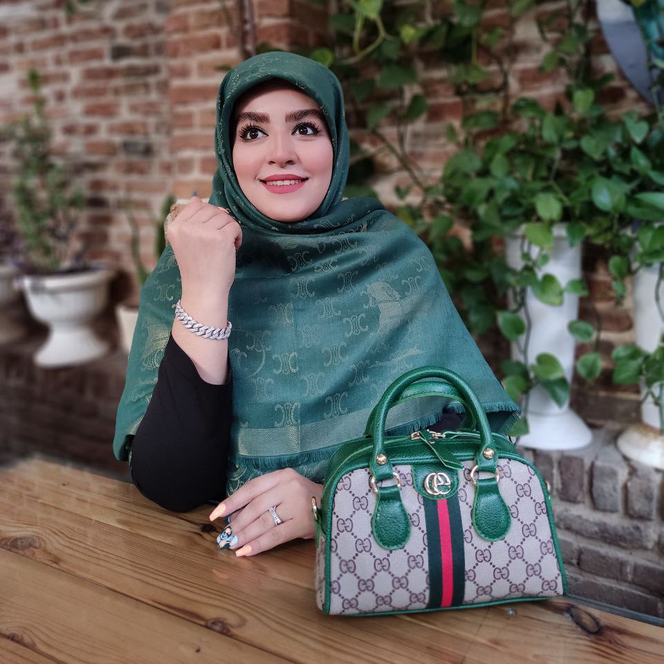 روسری نخی کشمیر پاییزه ابریشم ژاکارد دو رو لمه دار وارداتی رنگ سبز طلایی طرح سلین(ارسال رایگان)