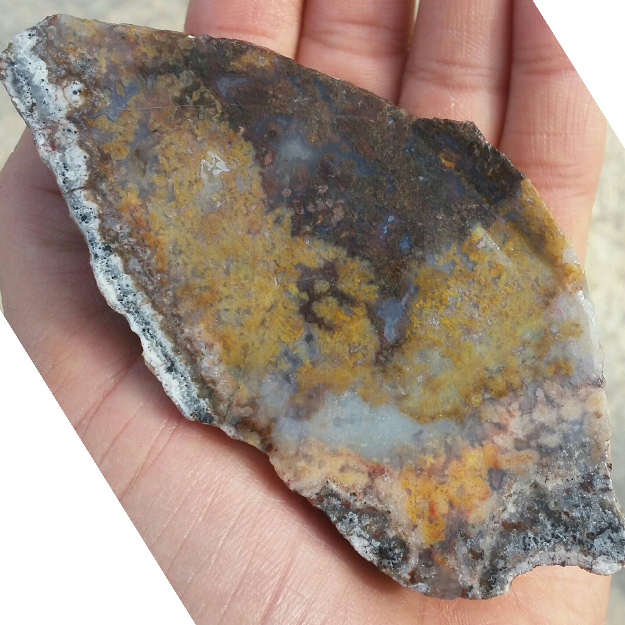 اسلایس سنگ راف عقیق شجر شکوفه 7رنگ 100 در 100 طبیعی شااهکار خلقت
تصویر از 3 طرف نمونه
با قابلیت ساخت چندین نگین قیمتی