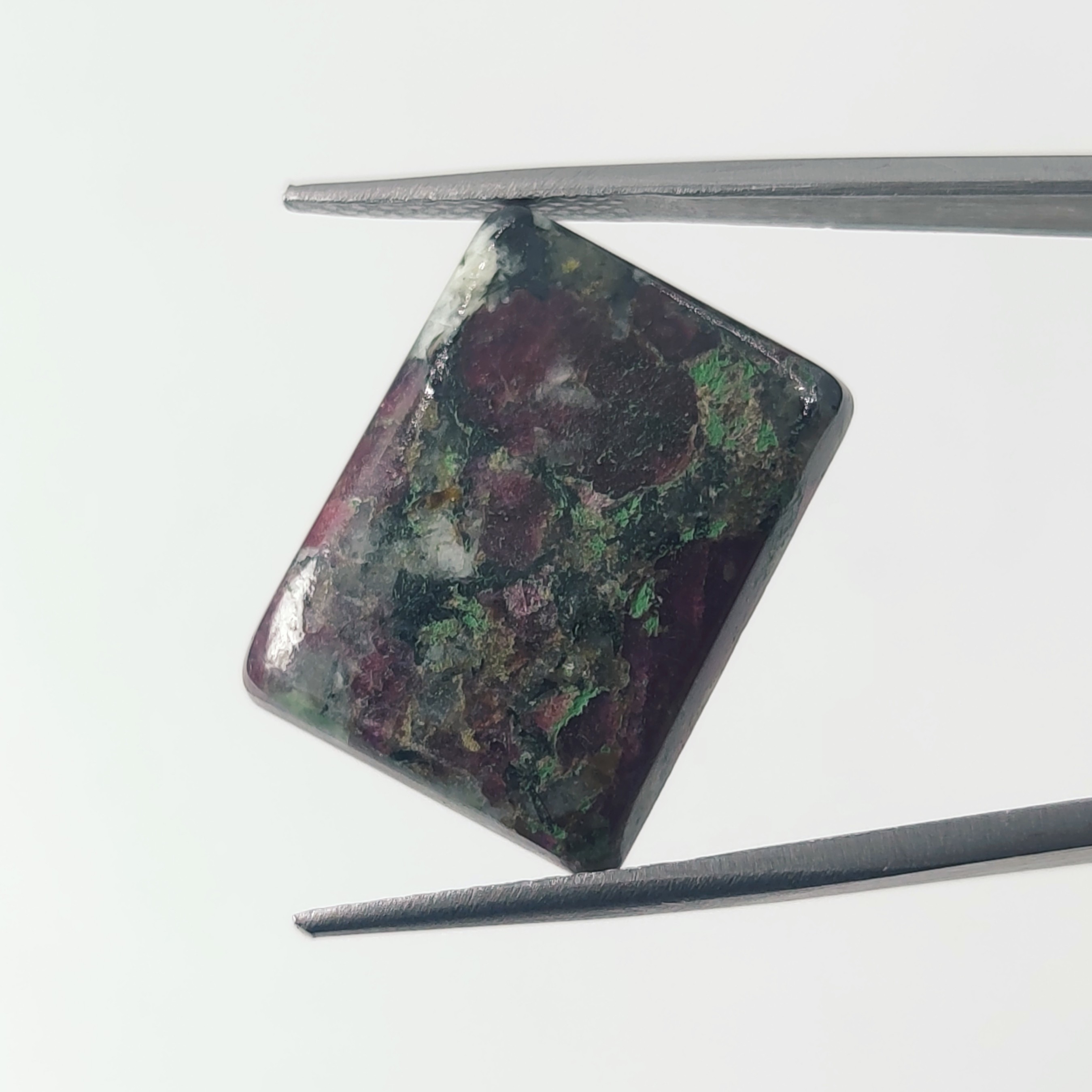 نگین سنگ اودیالیت معدنی کشور گرینلند (کمیاب) 